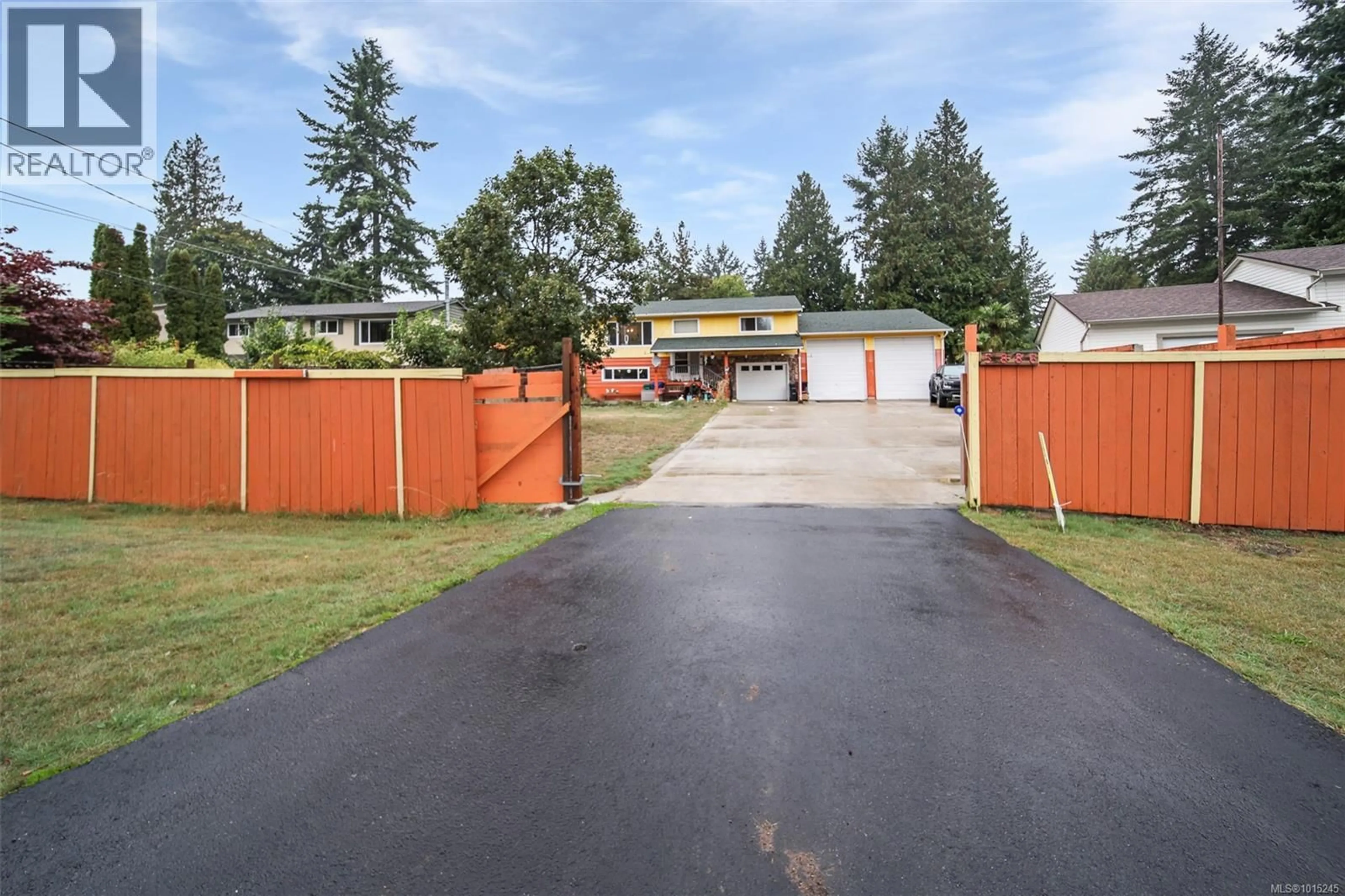 A pic from outside/outdoor area/front of a property/back of a property/a pic from drone, street for 5886 BROADWAY ROAD, Nanaimo British Columbia V9Y1E5