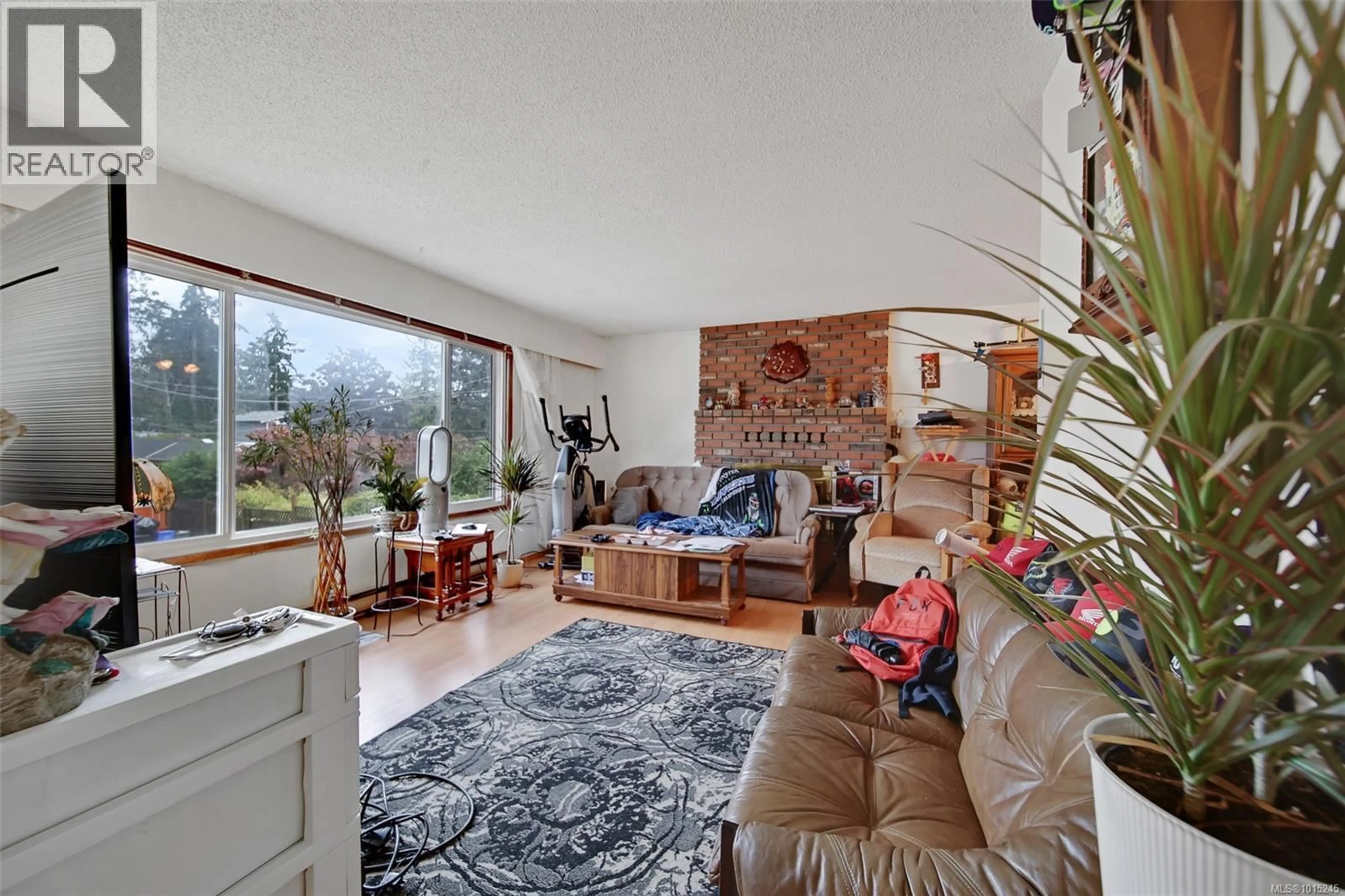 Living room with furniture, unknown for 5886 BROADWAY ROAD, Nanaimo British Columbia V9Y1E5