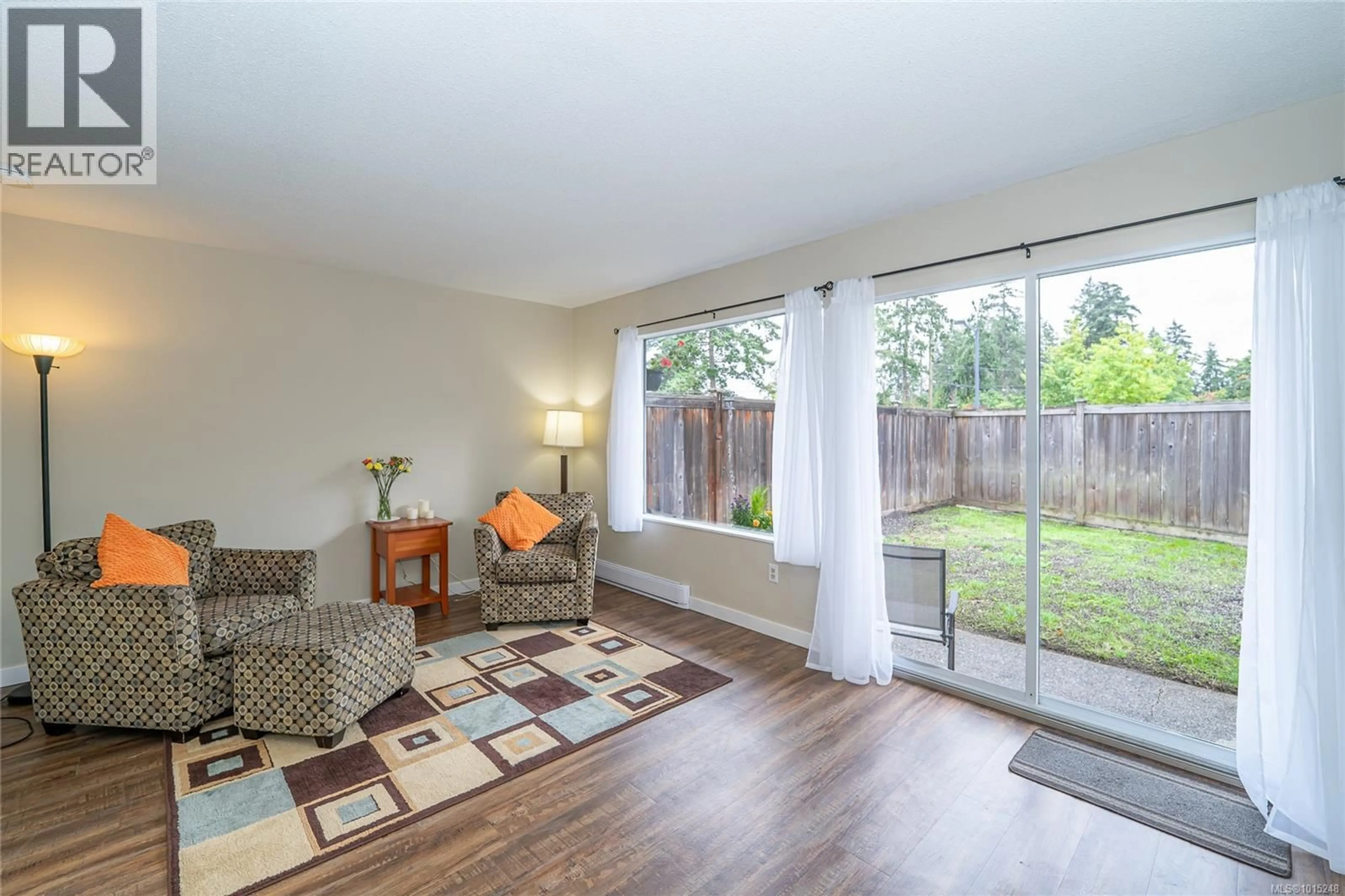 Living room with furniture, wood/laminate floor for 17 - 267 CORFIELD STREET, Parksville British Columbia V9P2G4