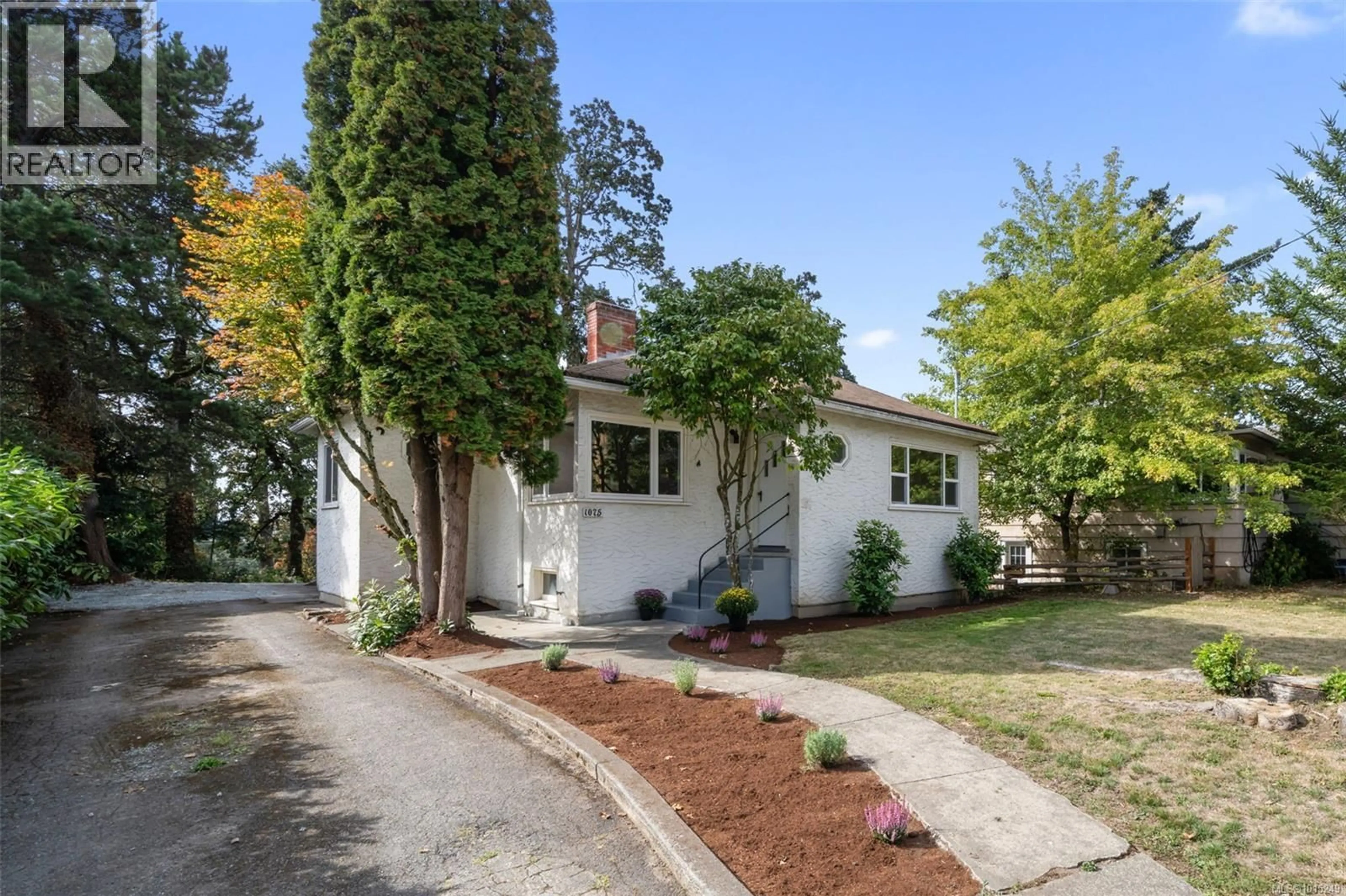 Unknown for 1075 BURNSIDE ROAD WEST, Saanich British Columbia V8Z1N4