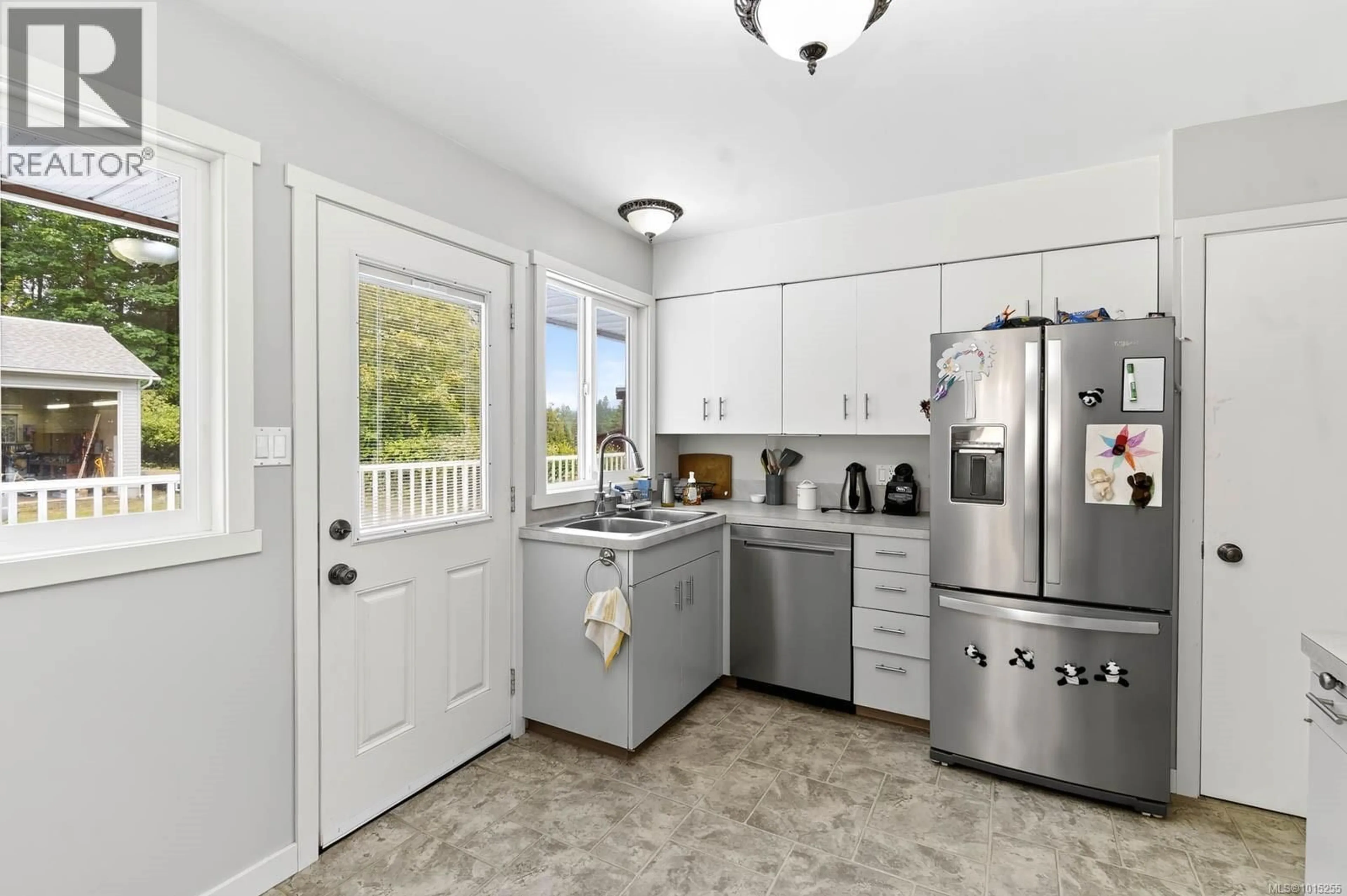 Open concept kitchen, ceramic/tile floor for 5660 GORDON AVENUE, Port Alberni British Columbia V9Y8W3