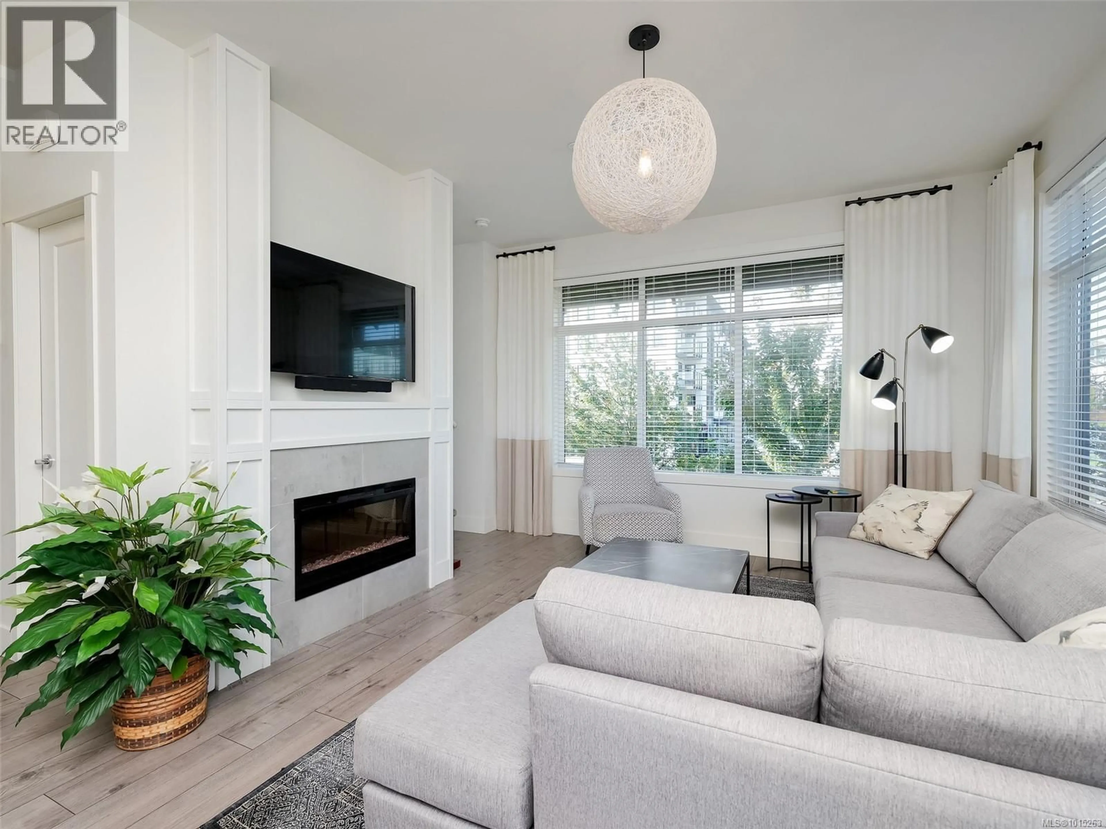 Living room with furniture, unknown for 32 - 350 LATORIA BOULEVARD, Colwood British Columbia V9C0M9