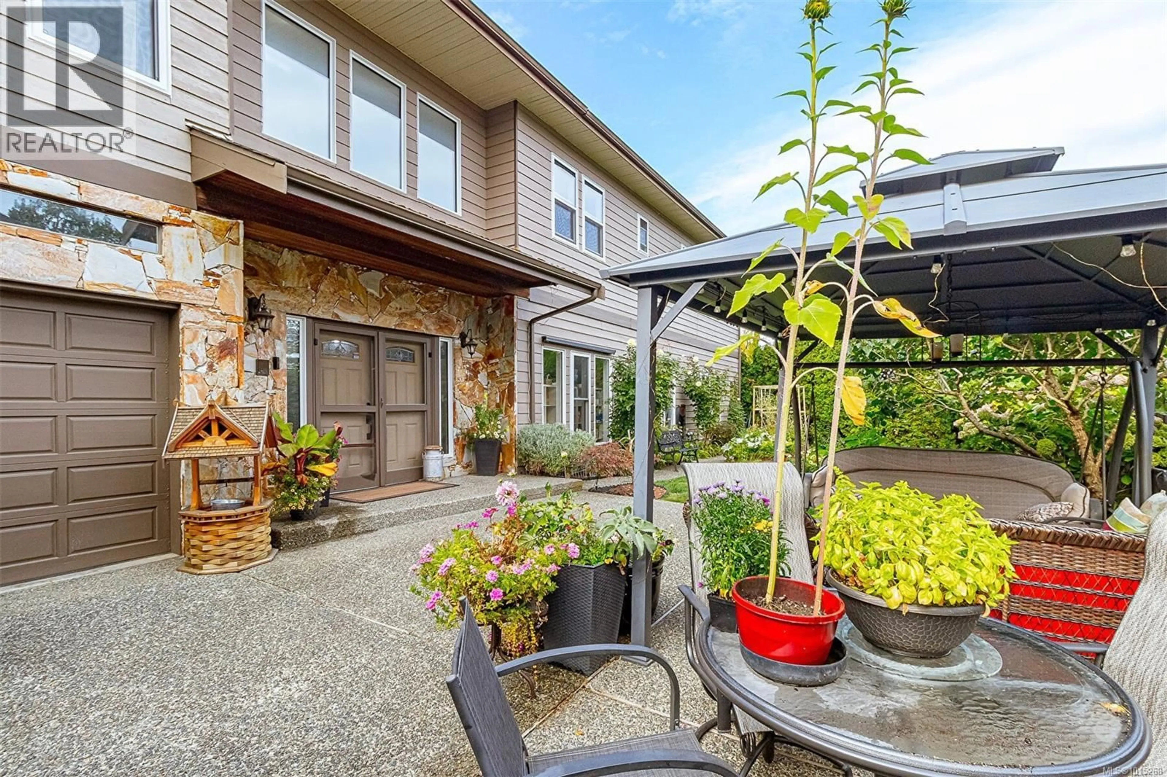 Patio, unknown for 4050 SANTA MARIA AVENUE, Saanich British Columbia V8Z5H4