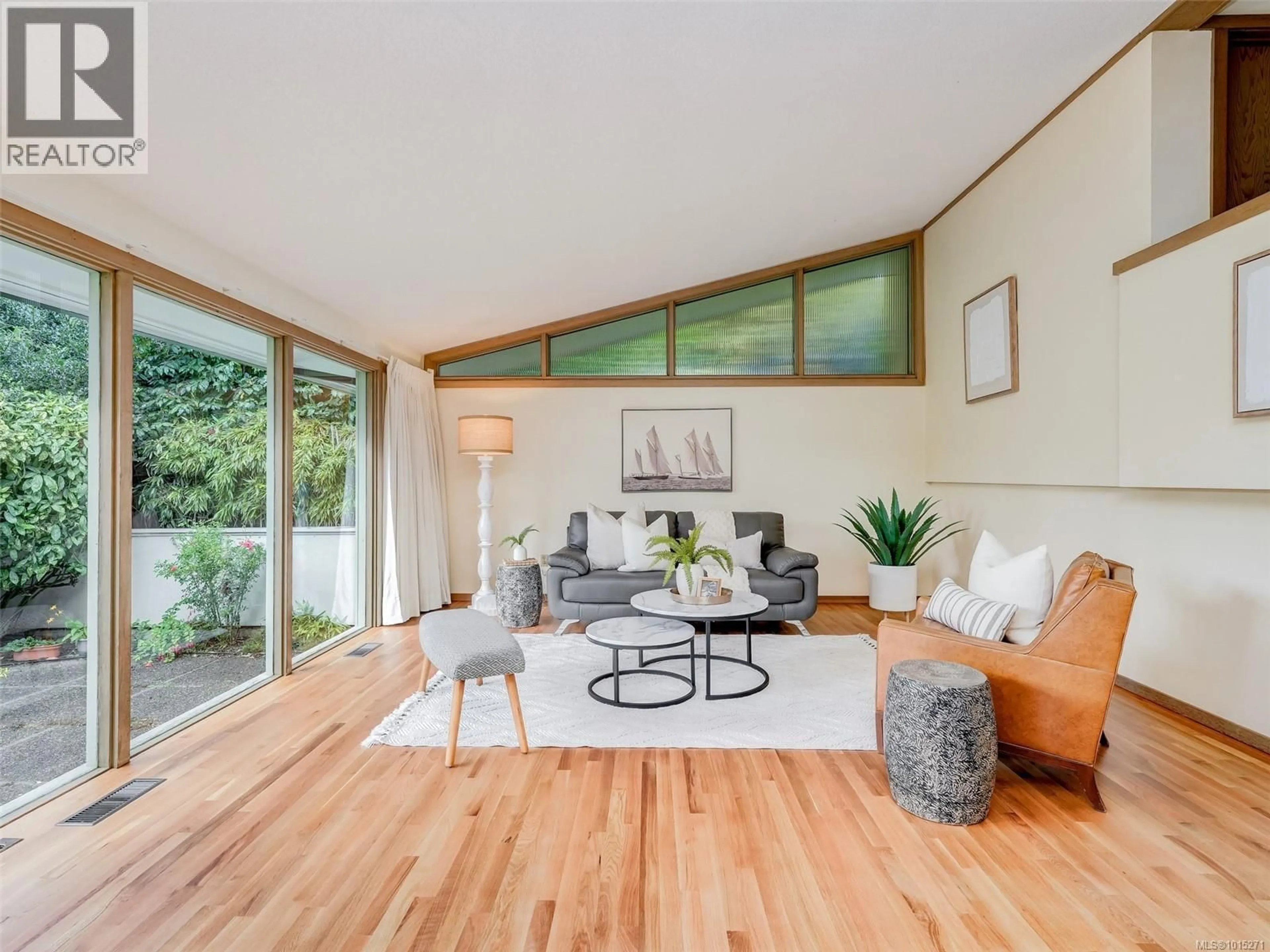 Living room with furniture, wood/laminate floor for 1676 ST. FRANCIS WOOD, Victoria British Columbia V8X1X6
