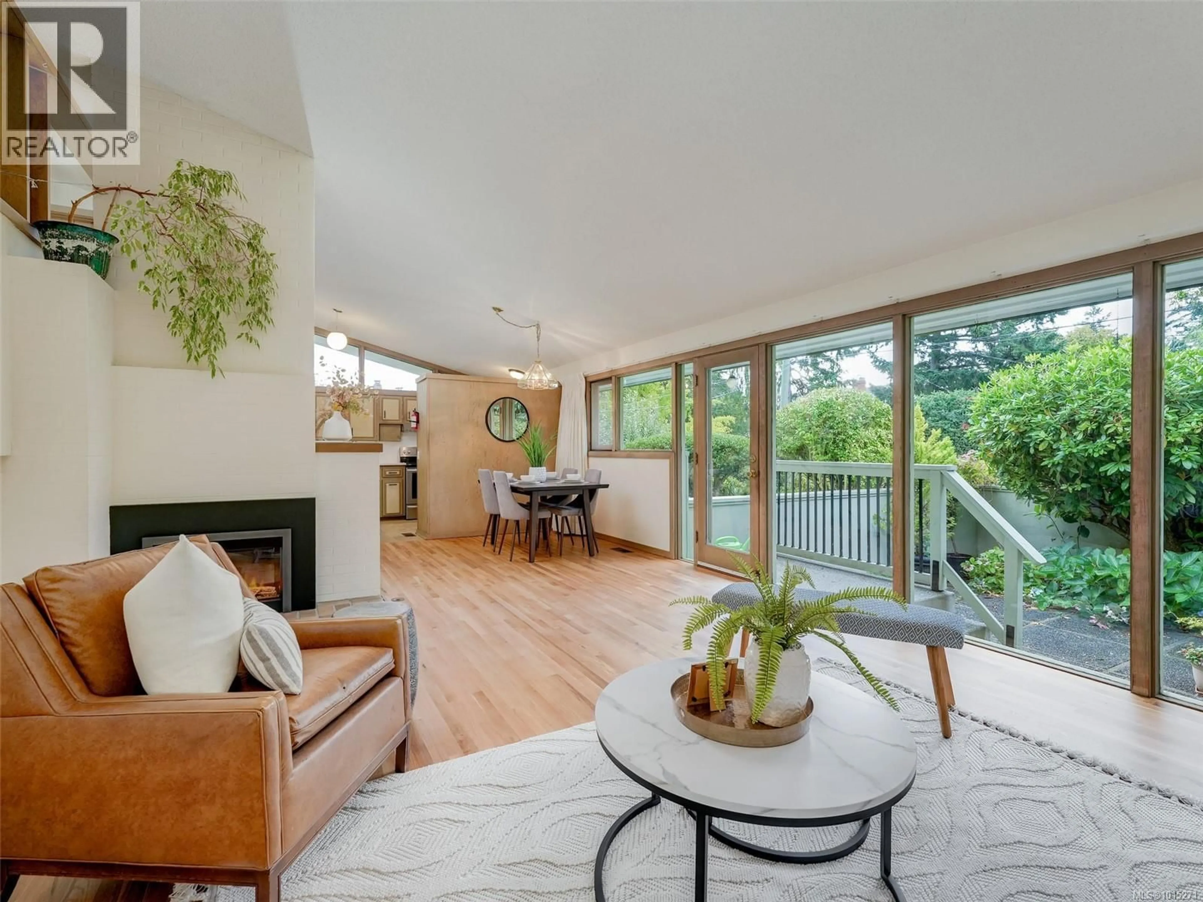 Living room with furniture, wood/laminate floor for 1676 ST. FRANCIS WOOD, Victoria British Columbia V8X1X6