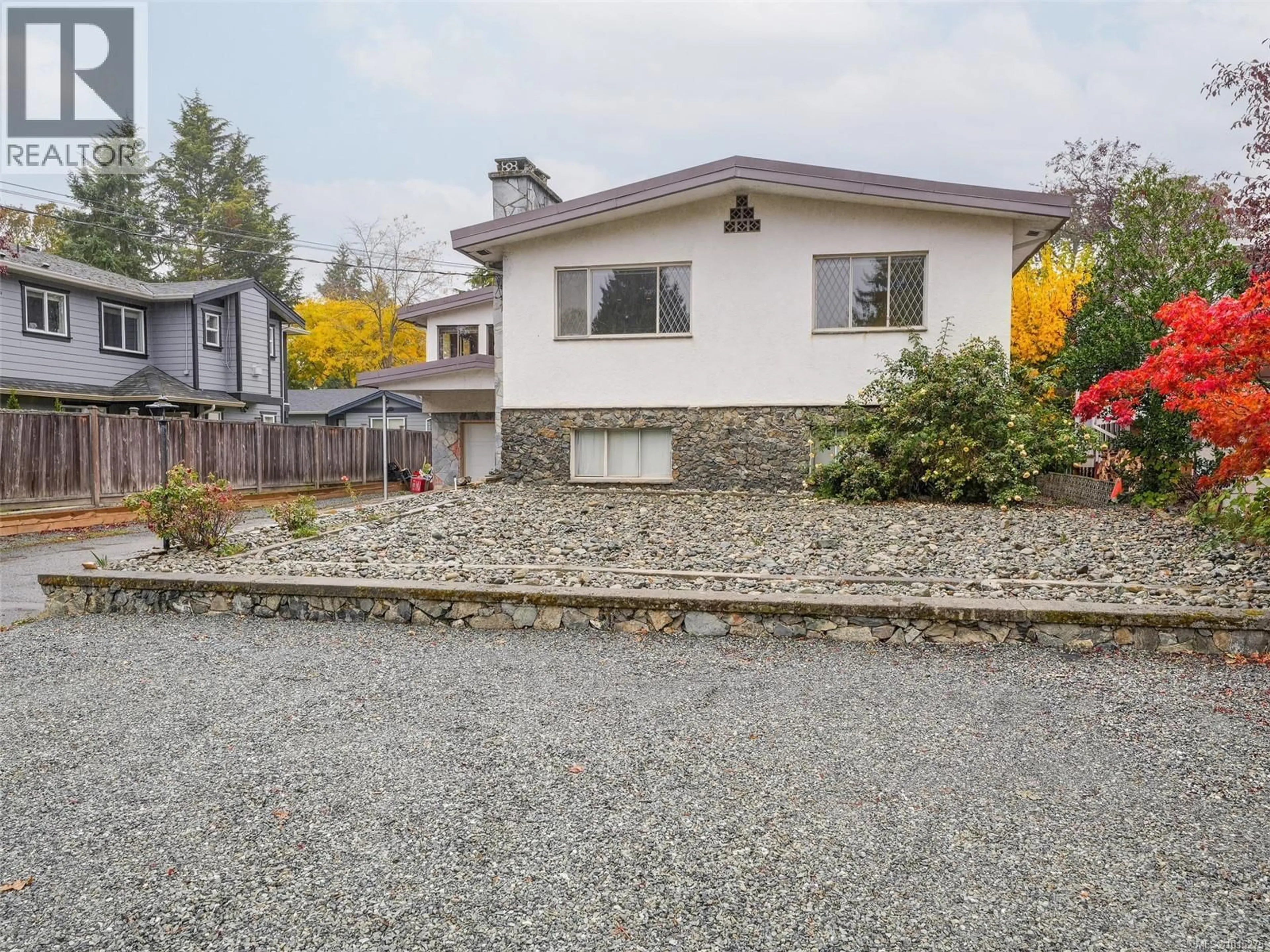A pic from outside/outdoor area/front of a property/back of a property/a pic from drone, street for 970 AMBASSADOR AVENUE, Saanich British Columbia V8X3N2