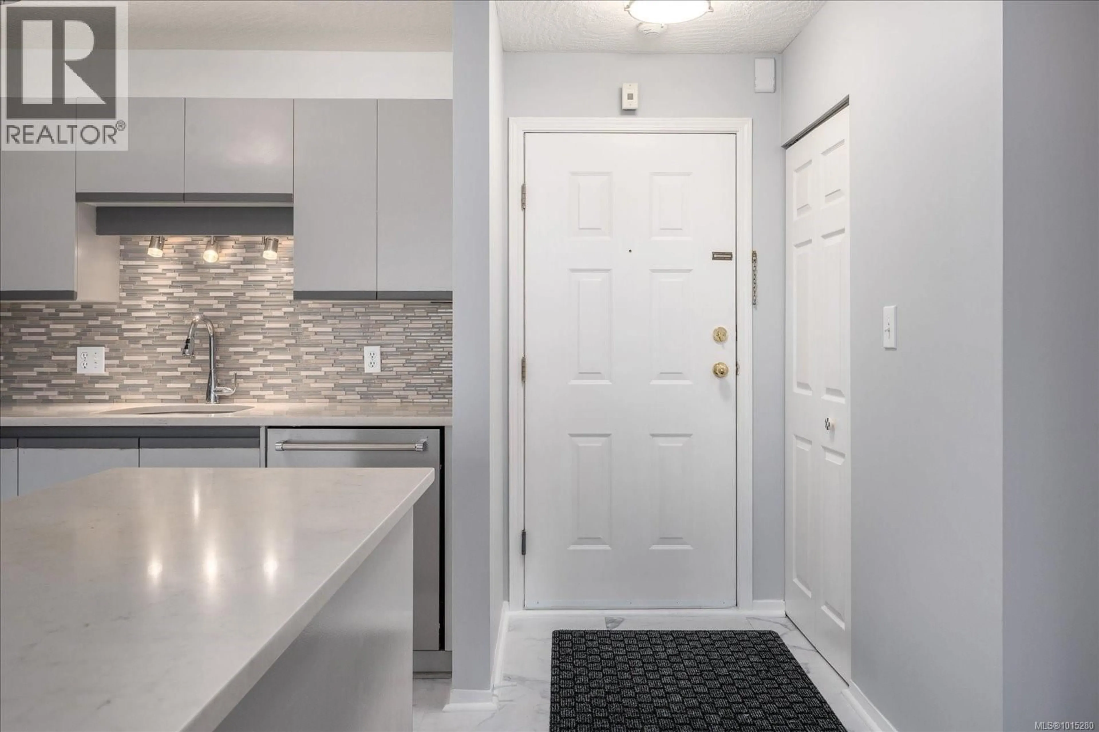 Indoor entryway for 304 - 4969 WILLS ROAD, Nanaimo British Columbia V9T2K4