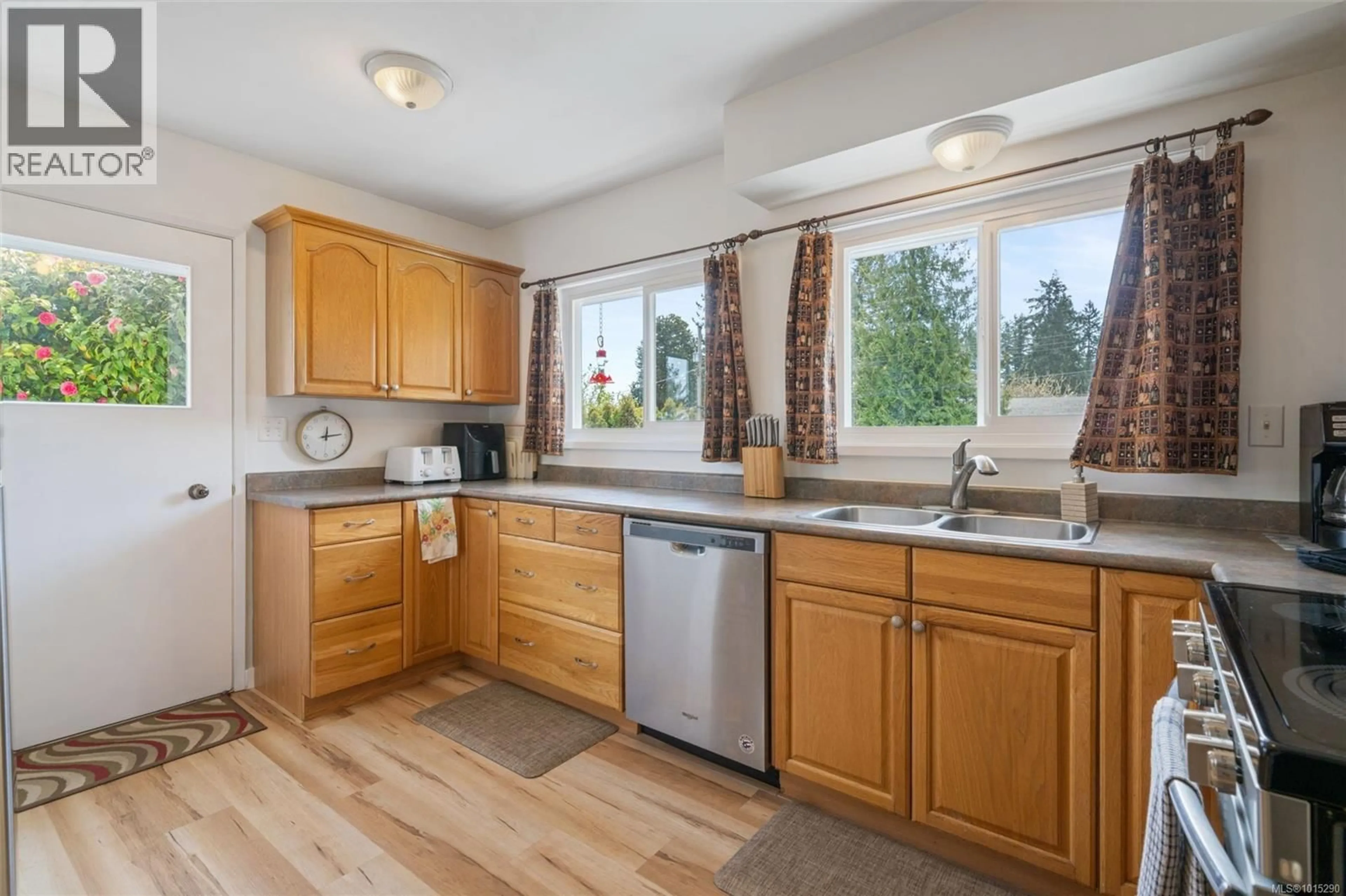 Standard kitchen, unknown for 2498 MEADOWLAND DRIVE, Central Saanich British Columbia V8Z5P5