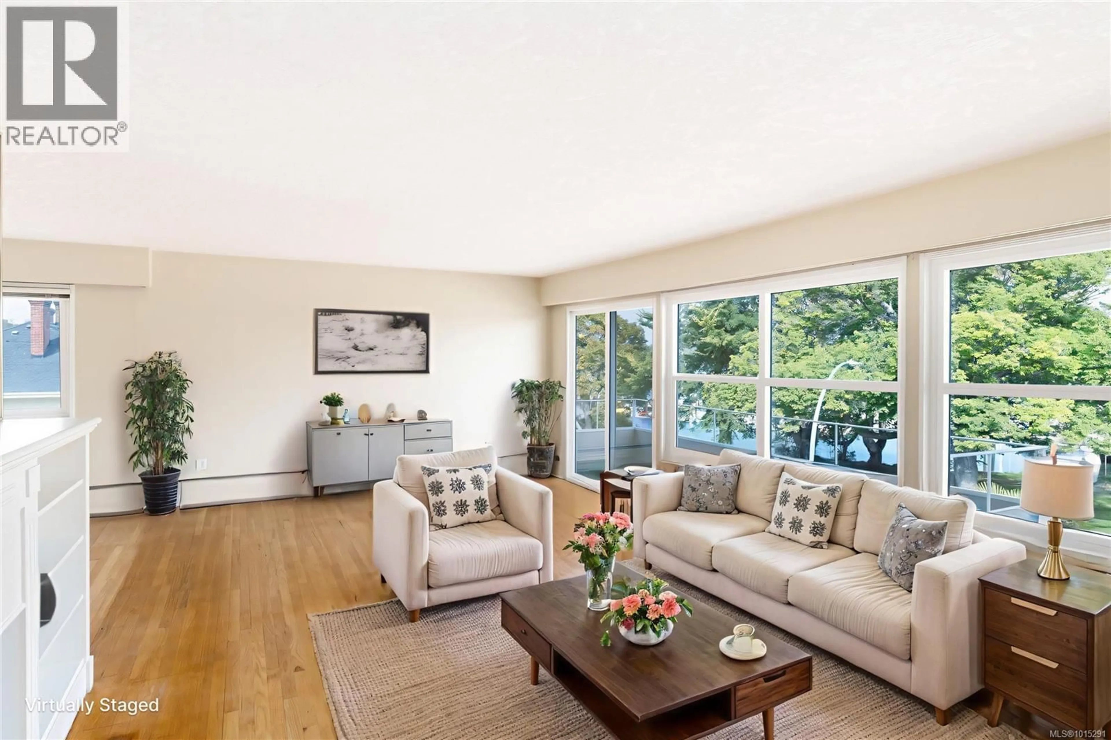 Living room with furniture, wood/laminate floor for 301 - 1318 BEACH DRIVE, Oak Bay British Columbia V8S2N5