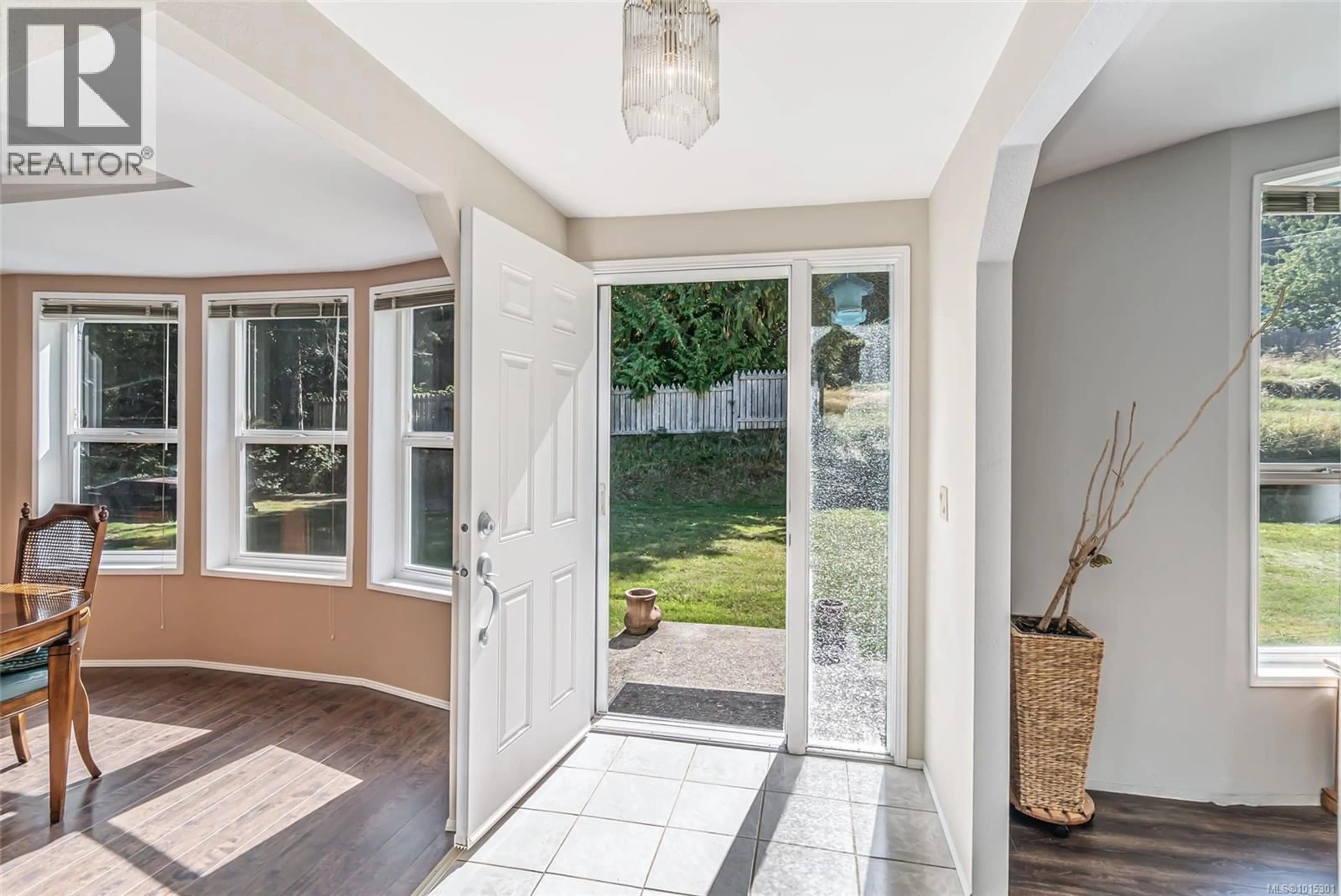 Indoor entryway for 1122 POPHAM ROAD, Parksville British Columbia V9T2T3