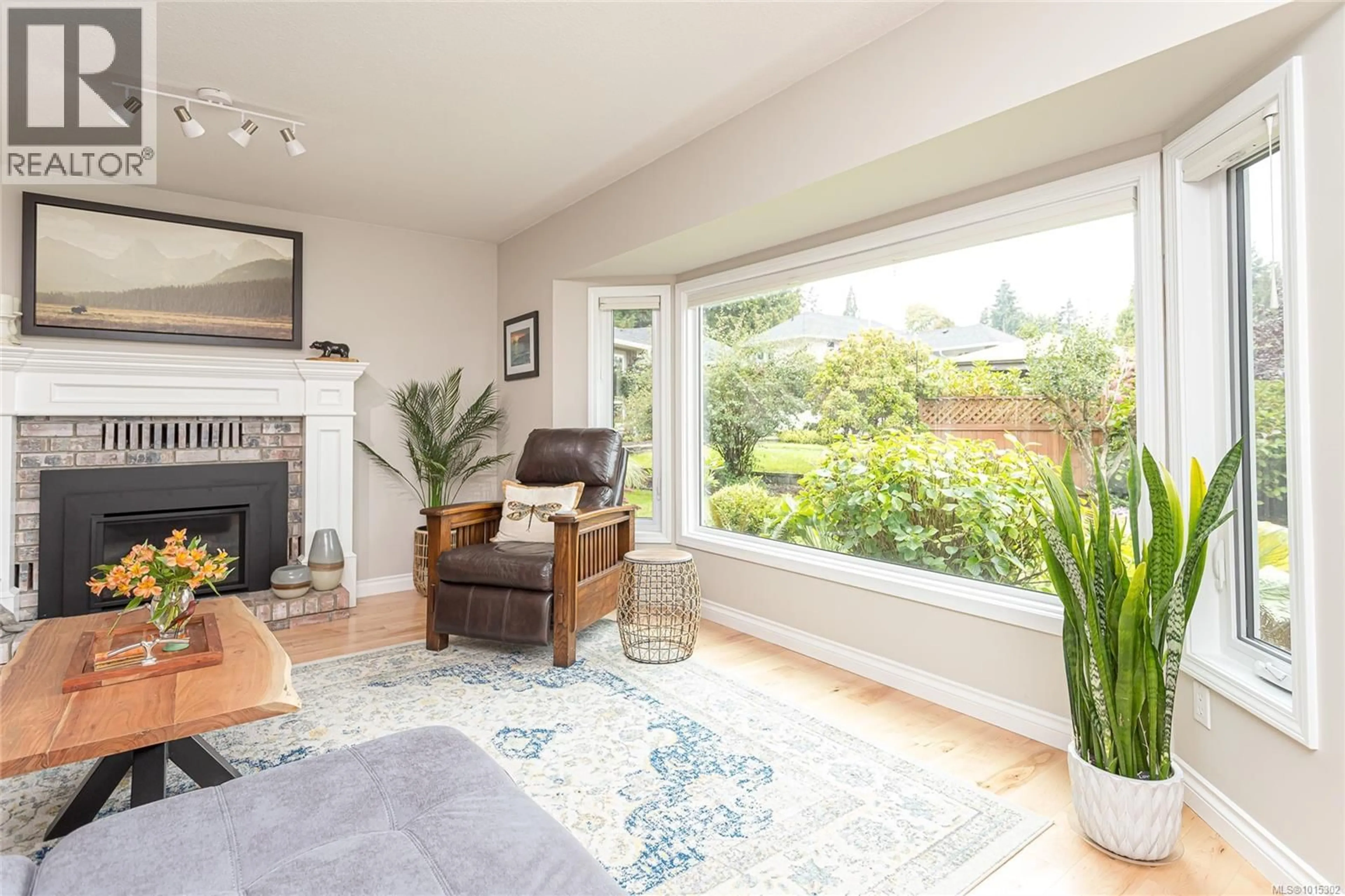 Living room with furniture, unknown for 1221 MIDIRON CLOSE, Qualicum Beach British Columbia V9K1C6