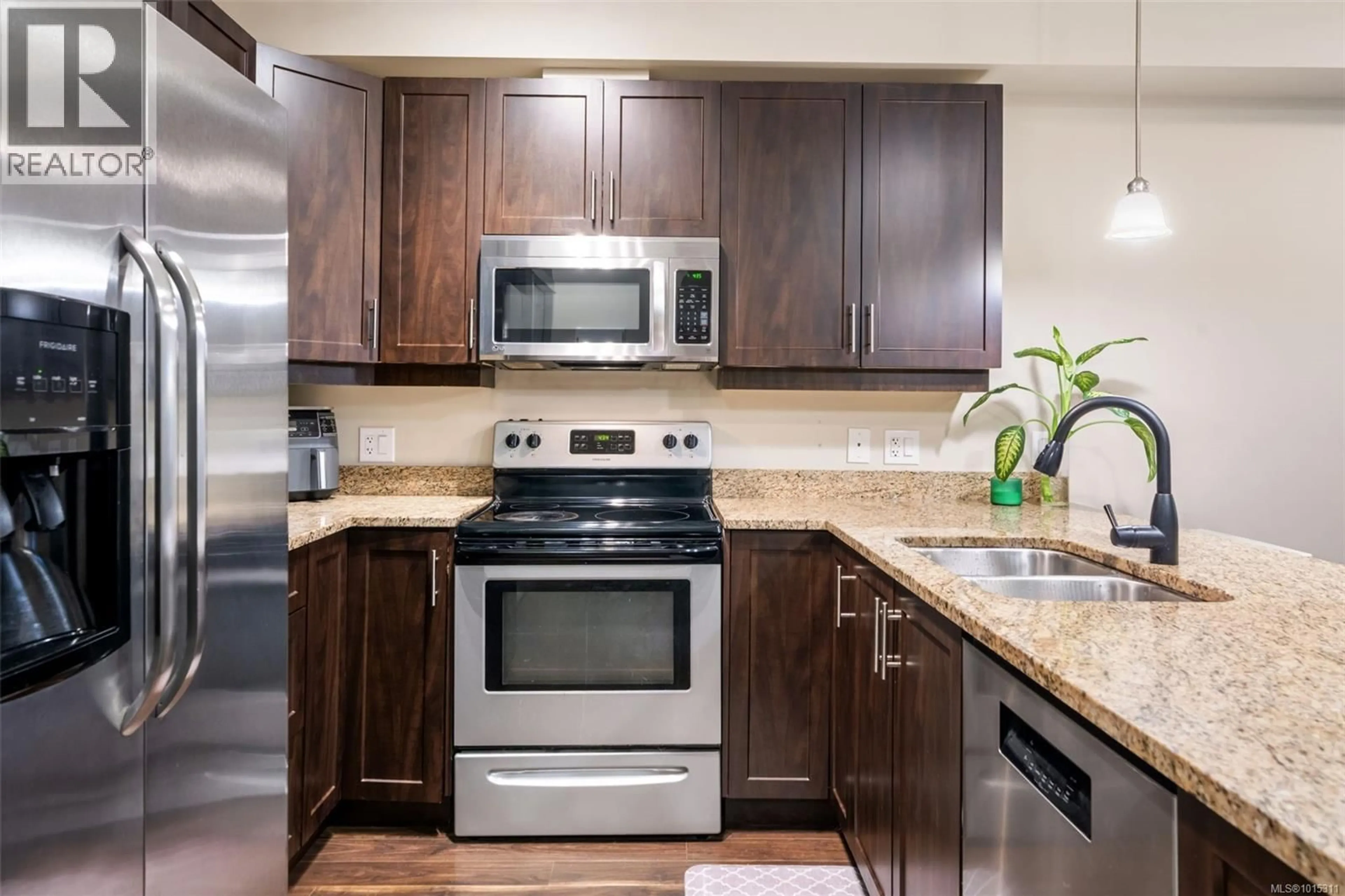 Standard kitchen, unknown for 113 - 938 DUNFORD AVENUE, Langford British Columbia V9B0M2