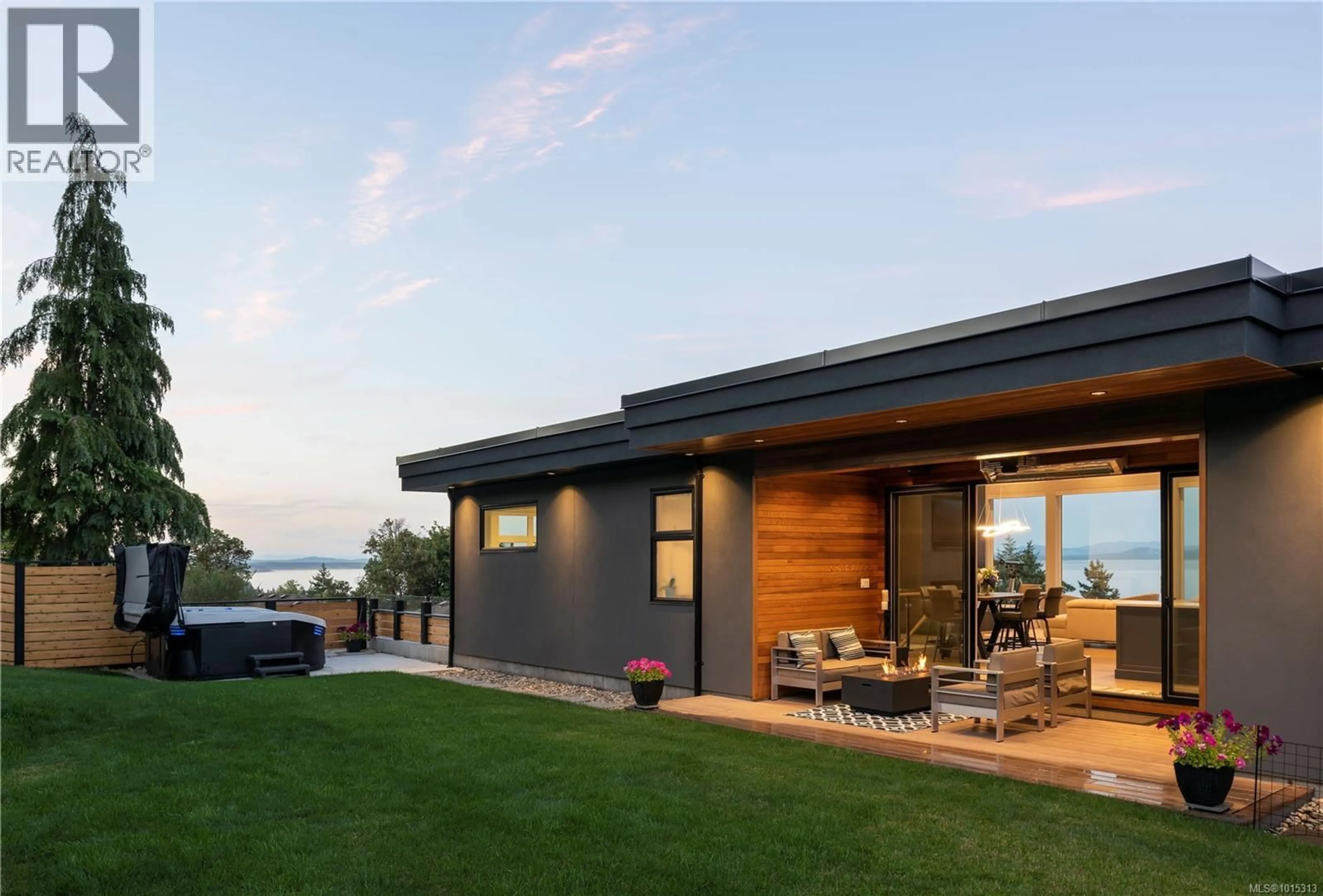 Home with brick exterior material, water/lake/river/ocean view for 928 CLAREMONT AVENUE, Saanich British Columbia V8Y1K3