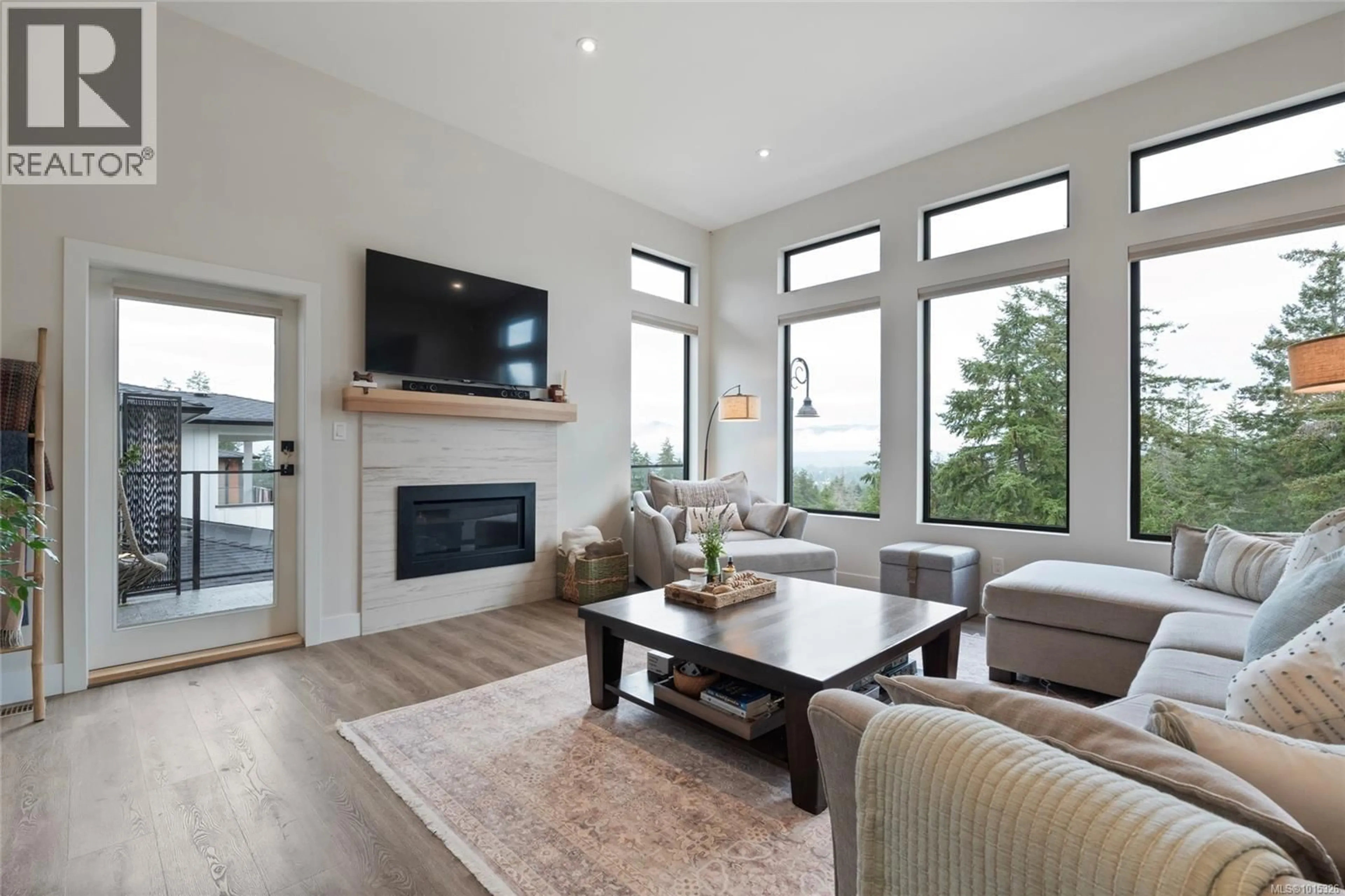 Living room with furniture, wood/laminate floor for 6278 HIGHWOOD DRIVE, Duncan British Columbia V9L0H5