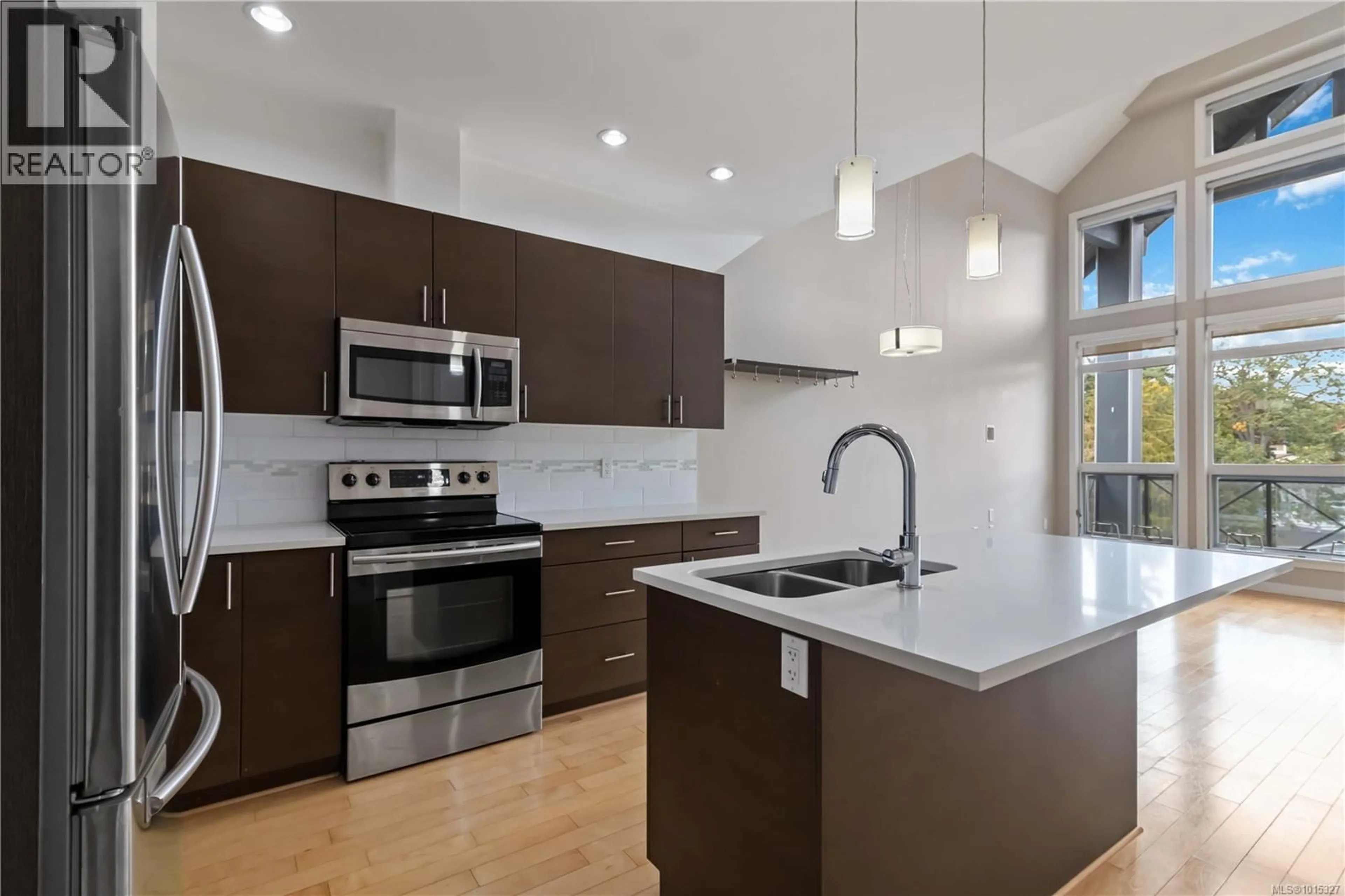 Open concept kitchen, unknown for 608 - 924 ESQUIMALT ROAD, Esquimalt British Columbia V9A3M8