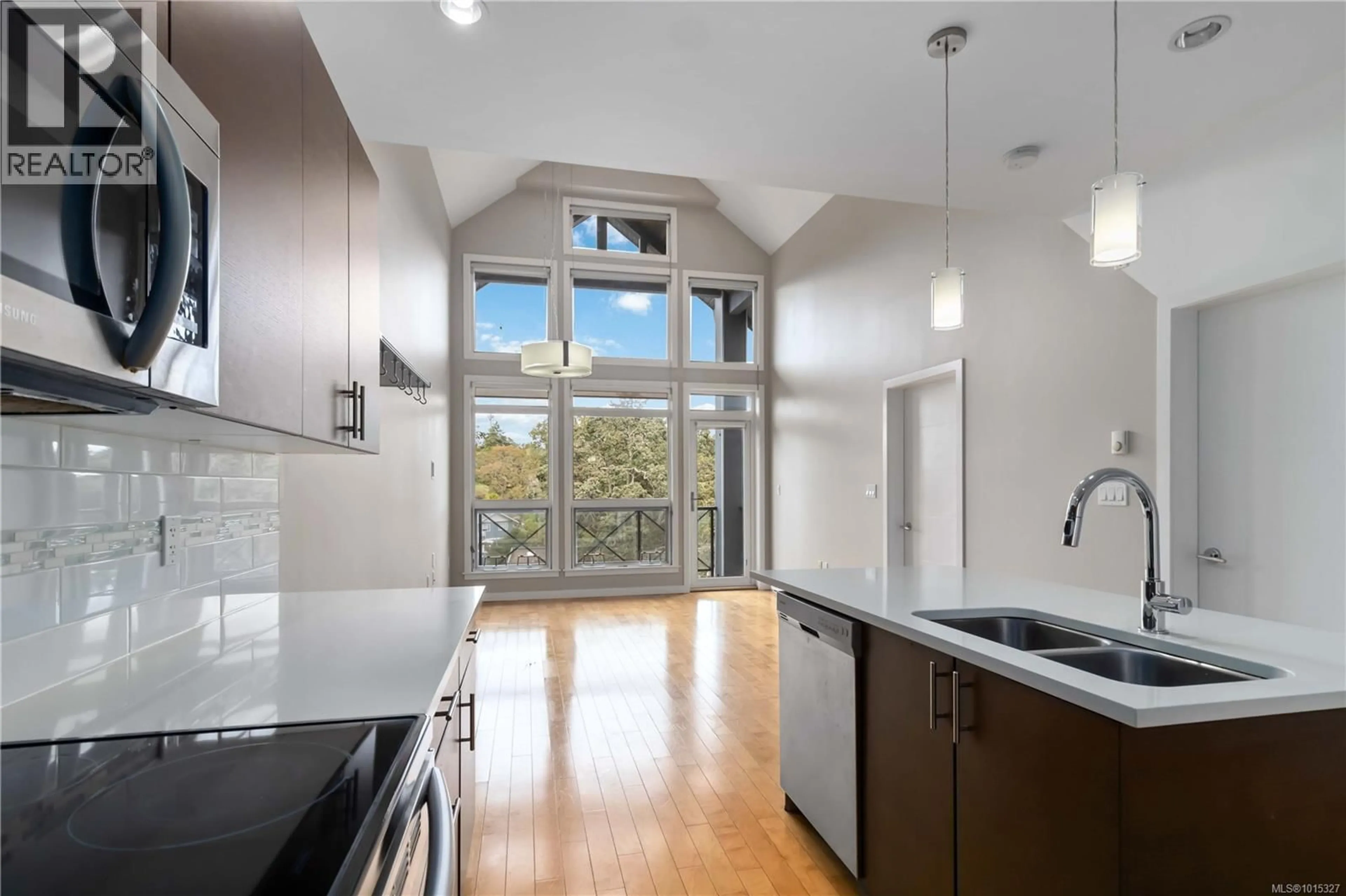 Open concept kitchen, unknown for 608 - 924 ESQUIMALT ROAD, Esquimalt British Columbia V9A3M8