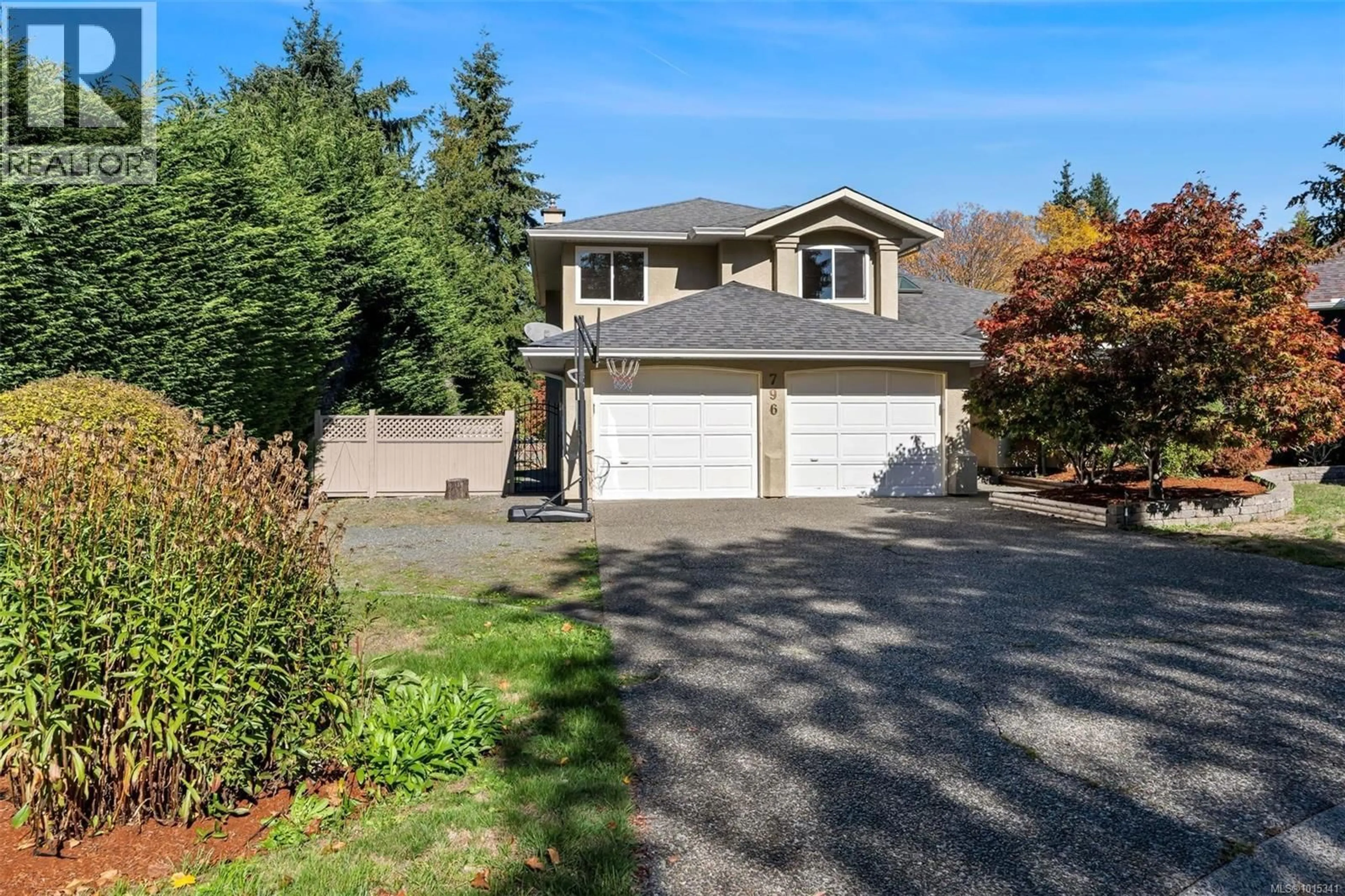Home with vinyl exterior material, street for 796 WORTHINGTON PLACE, Saanich British Columbia V8Y3J4