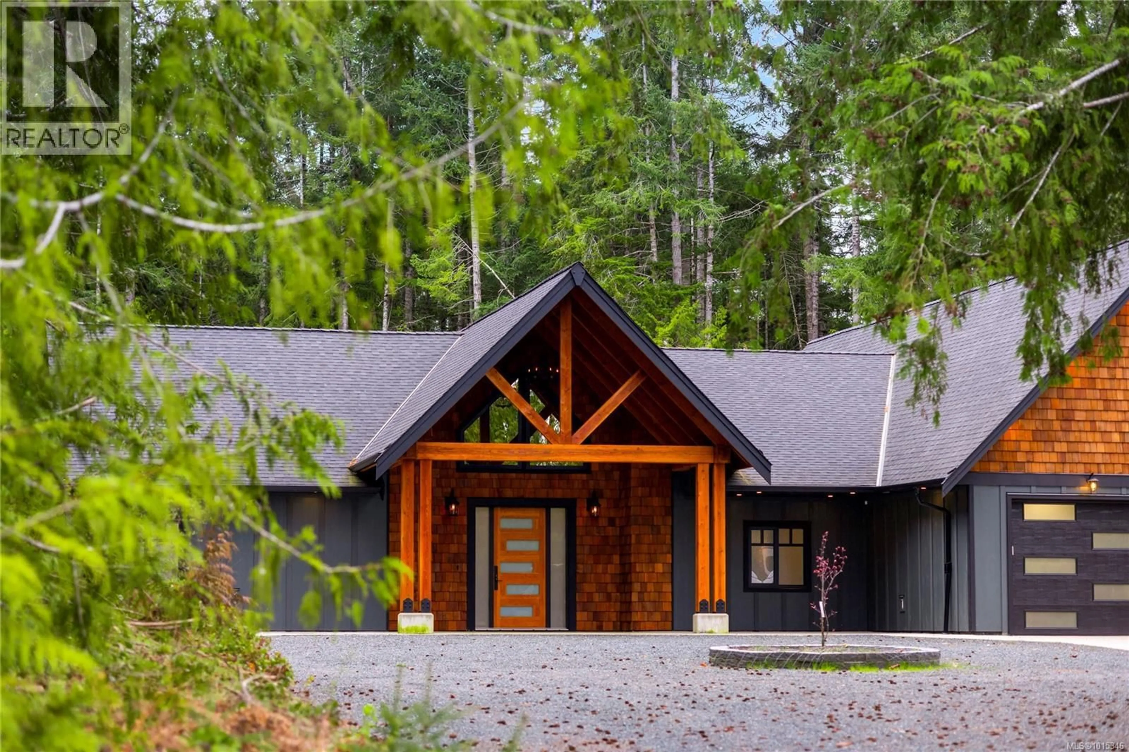 Home with vinyl exterior material, unknown for 1940 TIMBERLAKE PLACE, Qualicum Beach British Columbia V9K2R6