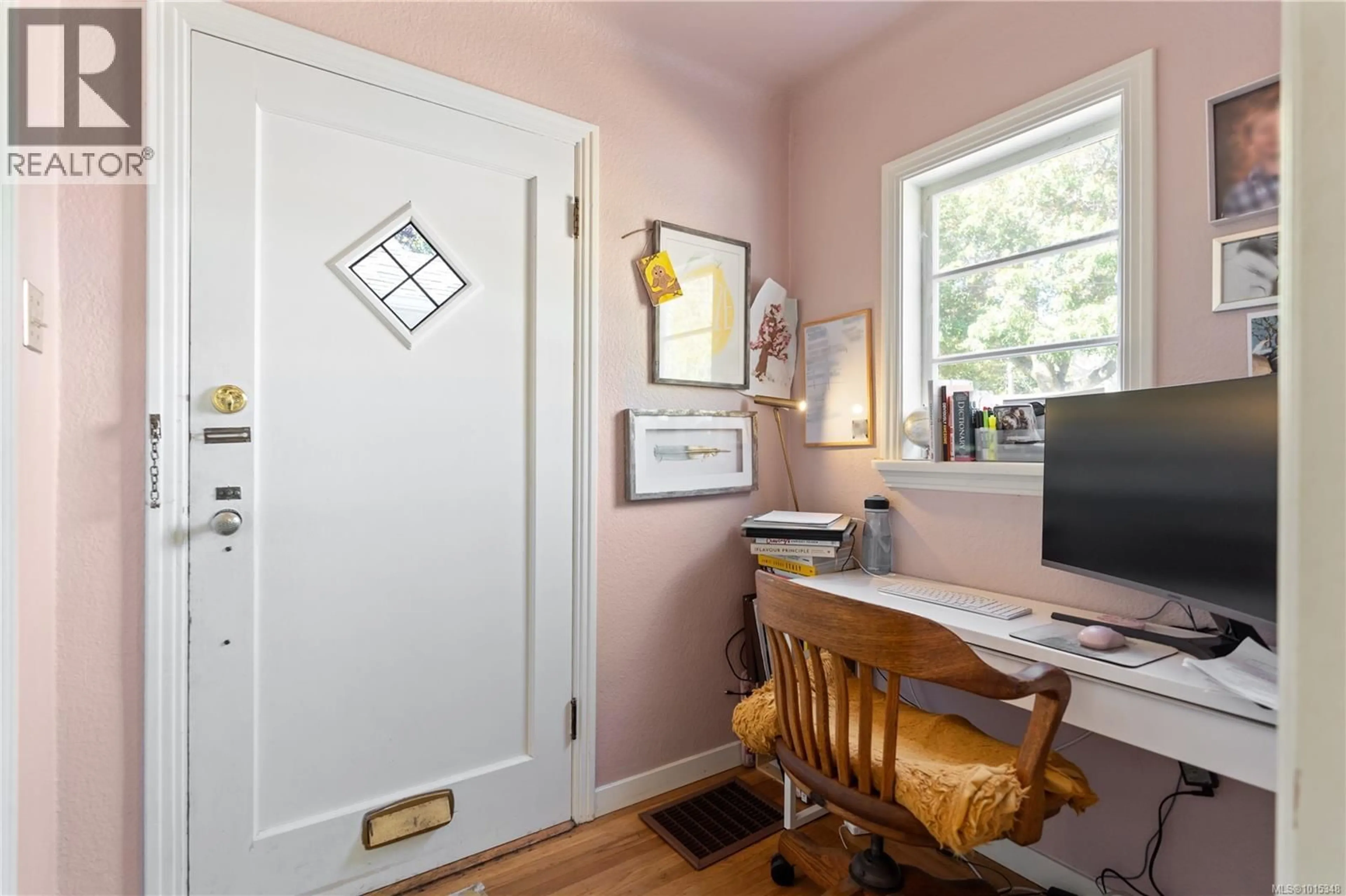 Indoor entryway for 1111 COLLINSON STREET, Victoria British Columbia V8V3C2