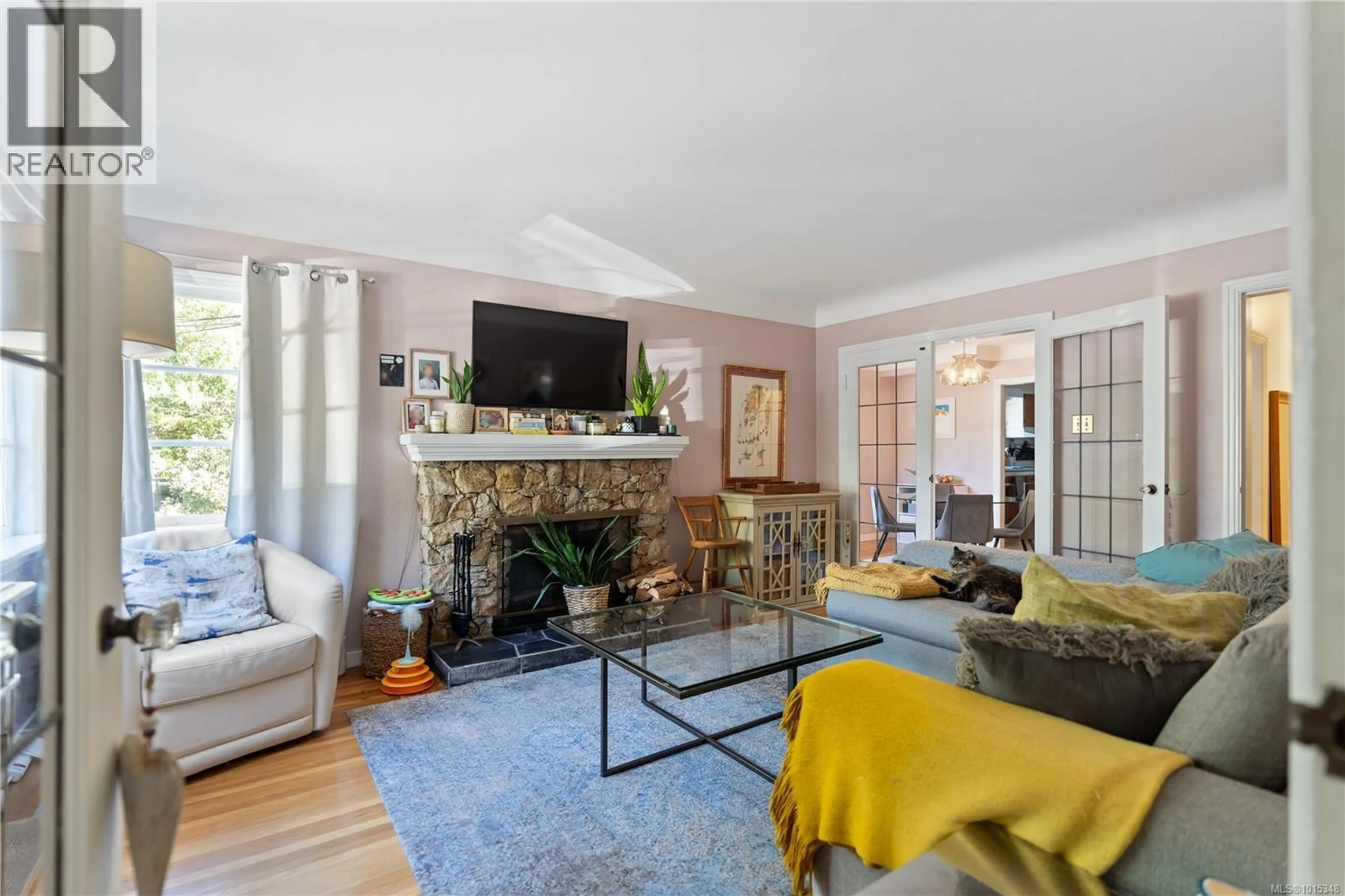 Living room with furniture, unknown for 1111 COLLINSON STREET, Victoria British Columbia V8V3C2