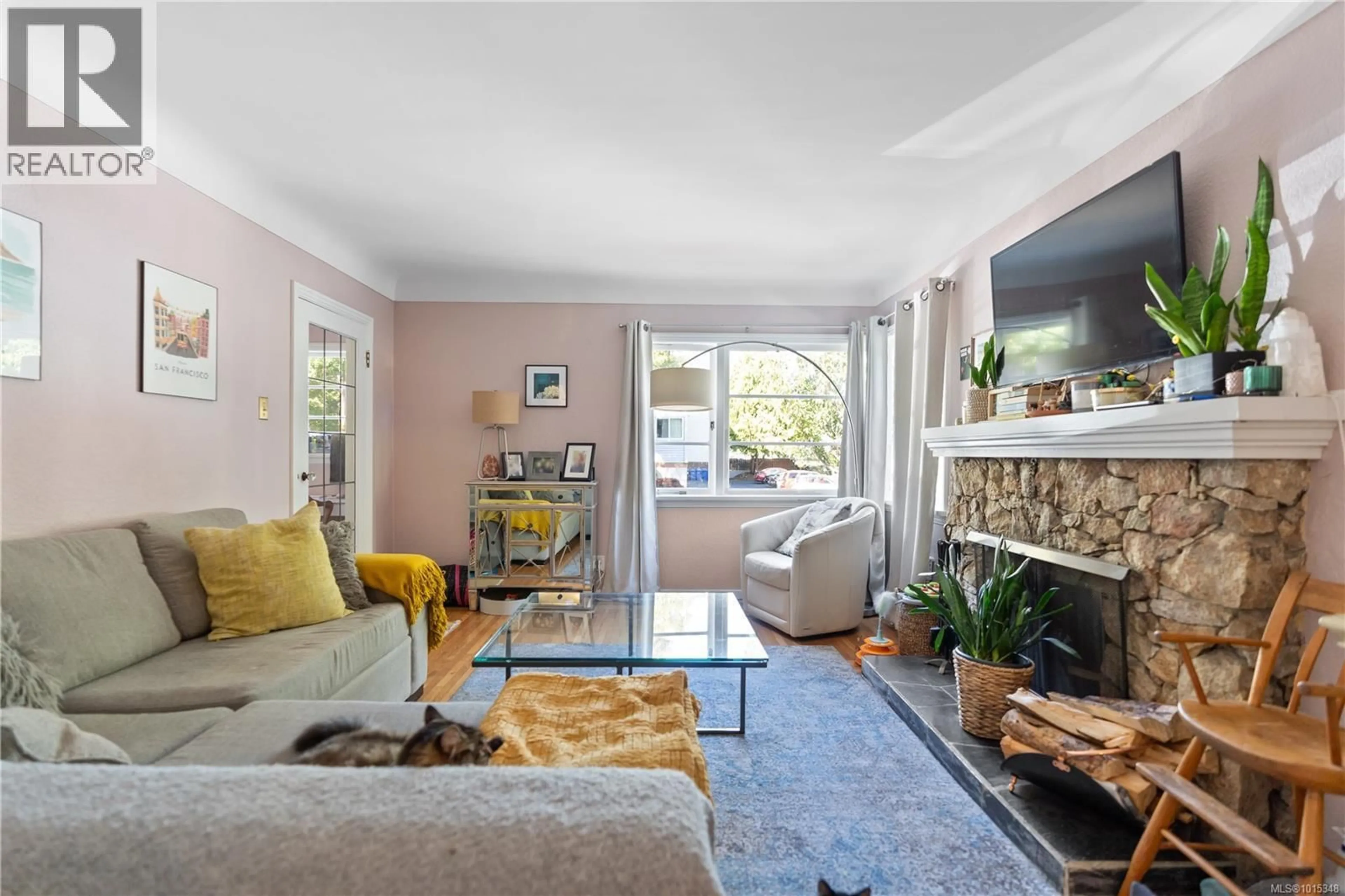 Living room with furniture, unknown for 1111 COLLINSON STREET, Victoria British Columbia V8V3C2