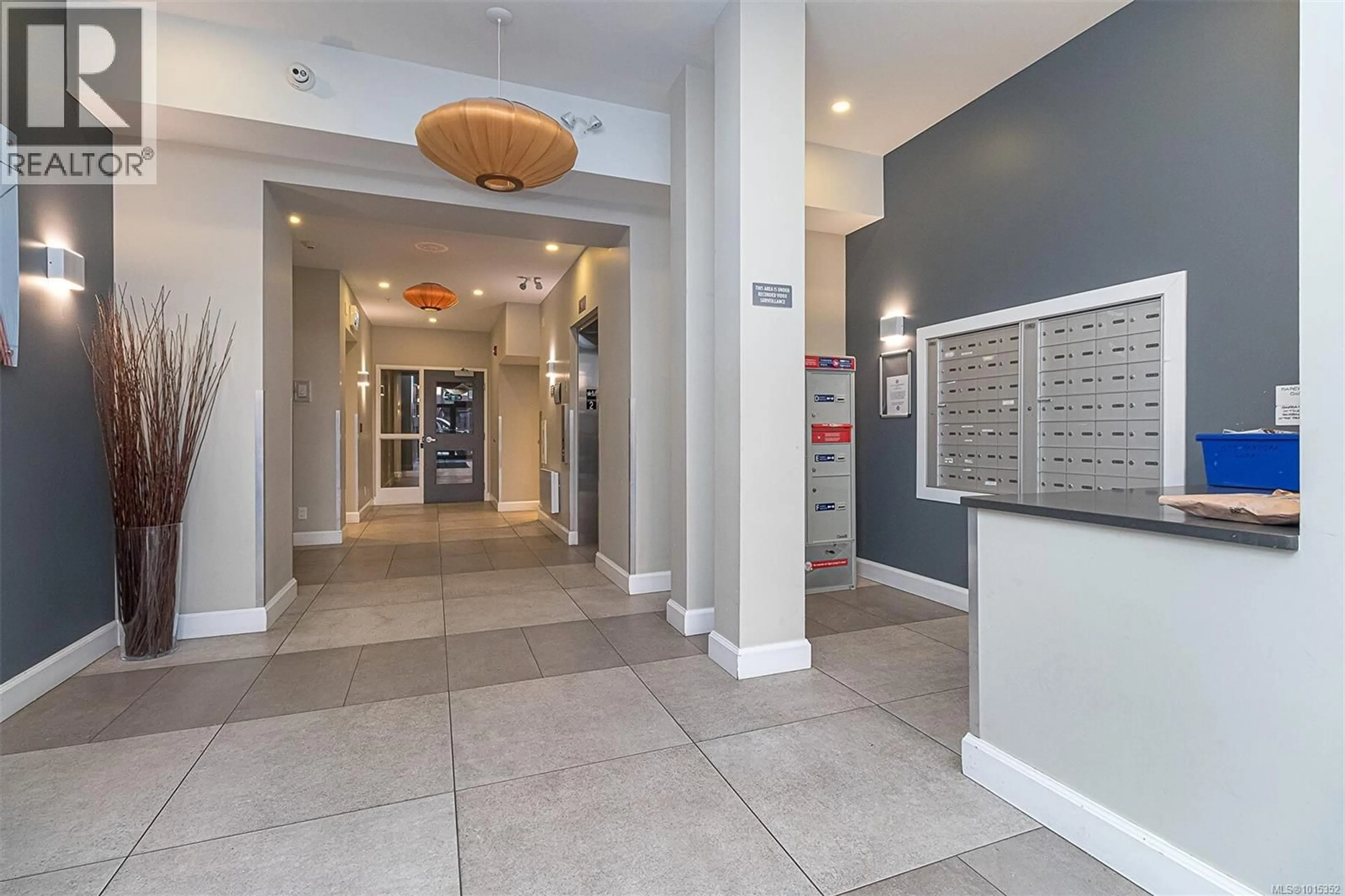 Indoor foyer for 208 - 595 PANDORA AVENUE, Victoria British Columbia V8W1N5
