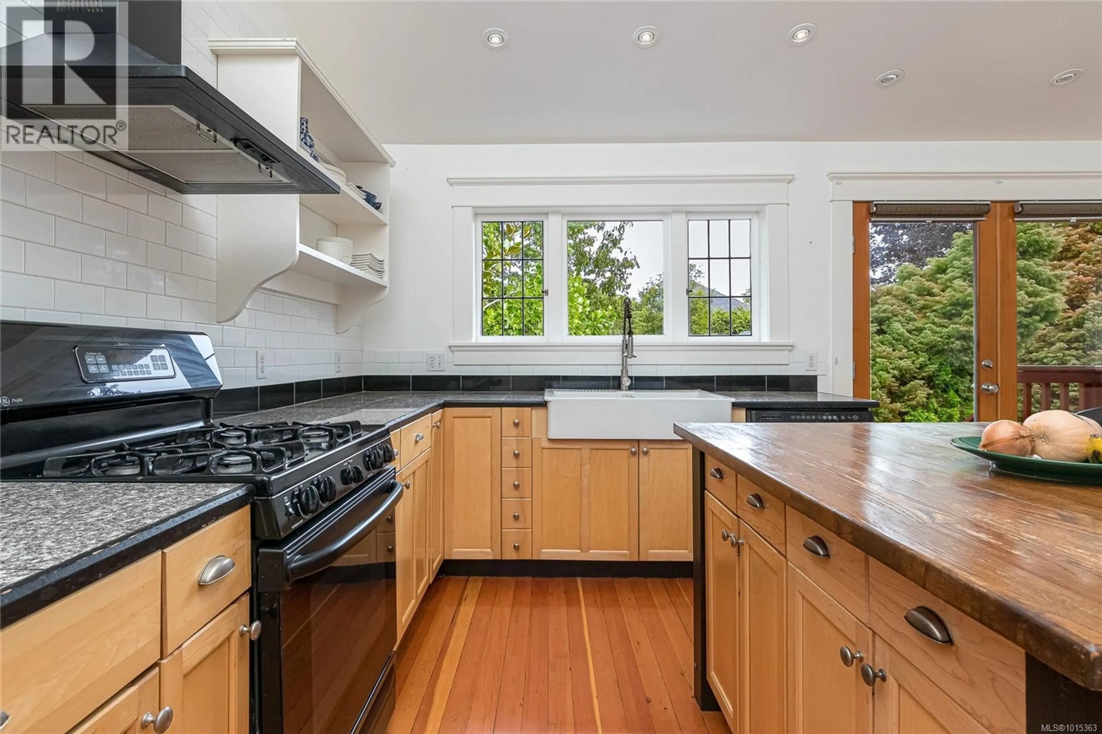 Unknown for 625 HARBINGER AVENUE, Victoria British Columbia V8V4H9