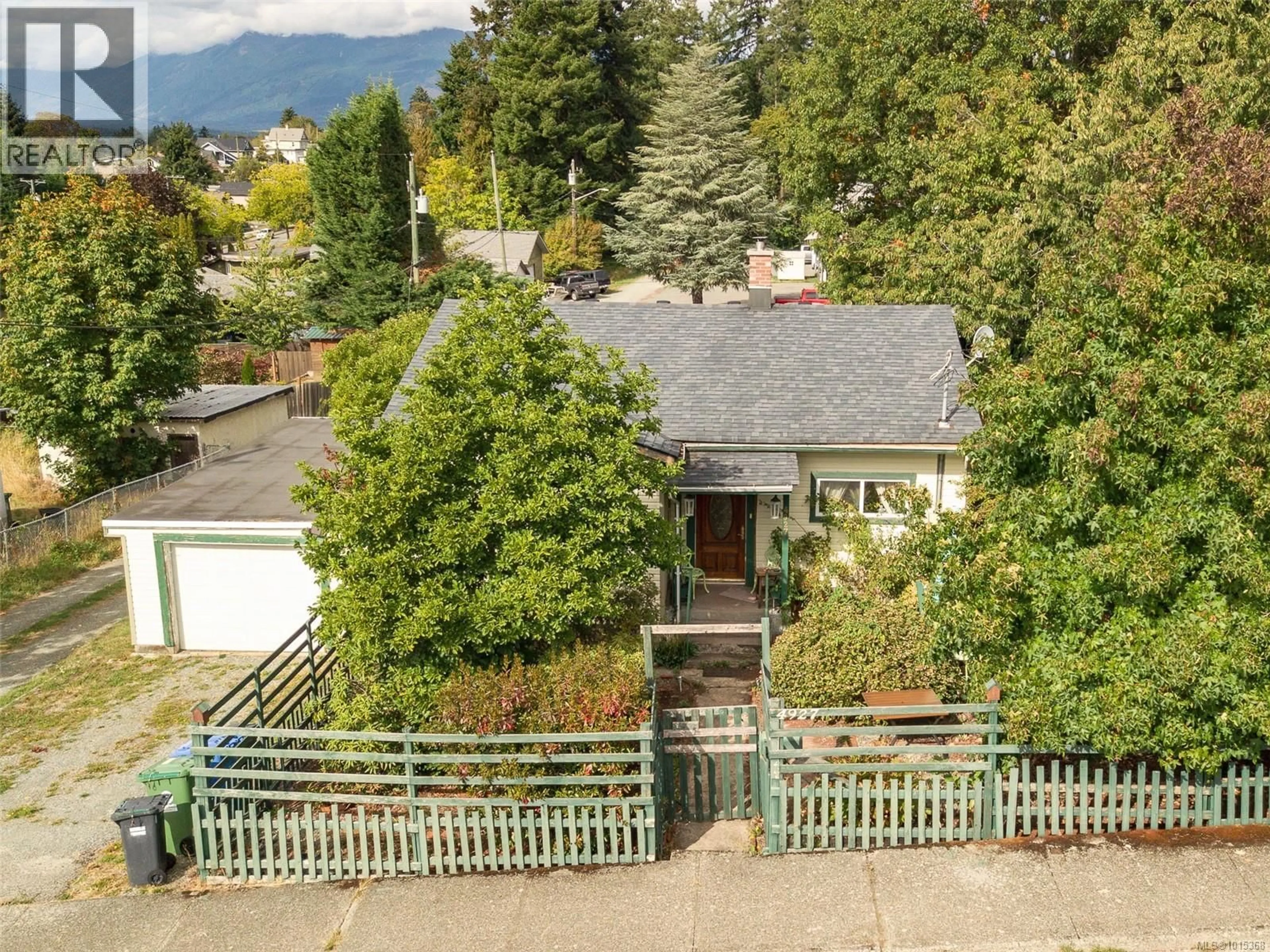 A pic from outside/outdoor area/front of a property/back of a property/a pic from drone, mountain view for 4927 NEILL STREET, Port Alberni British Columbia V9Y1C8
