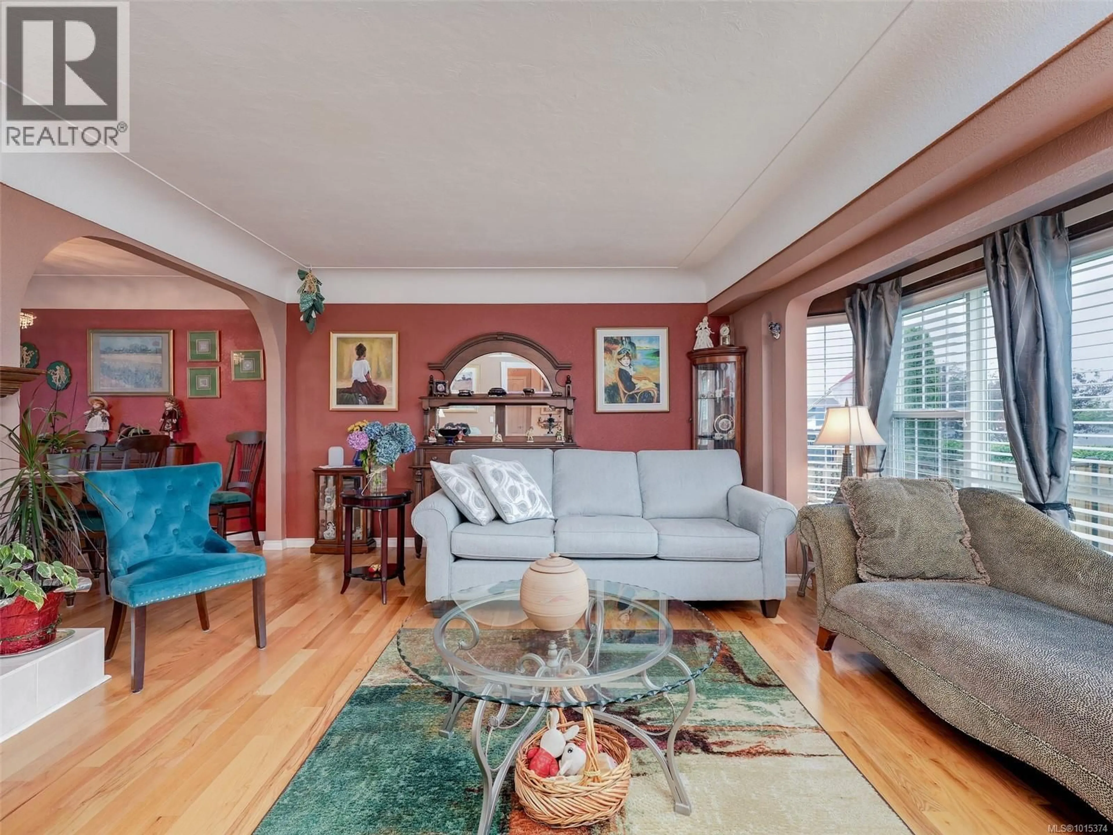 Living room with furniture, wood/laminate floor for 3221 FRECHETTE STREET, Saanich British Columbia V8N4N8