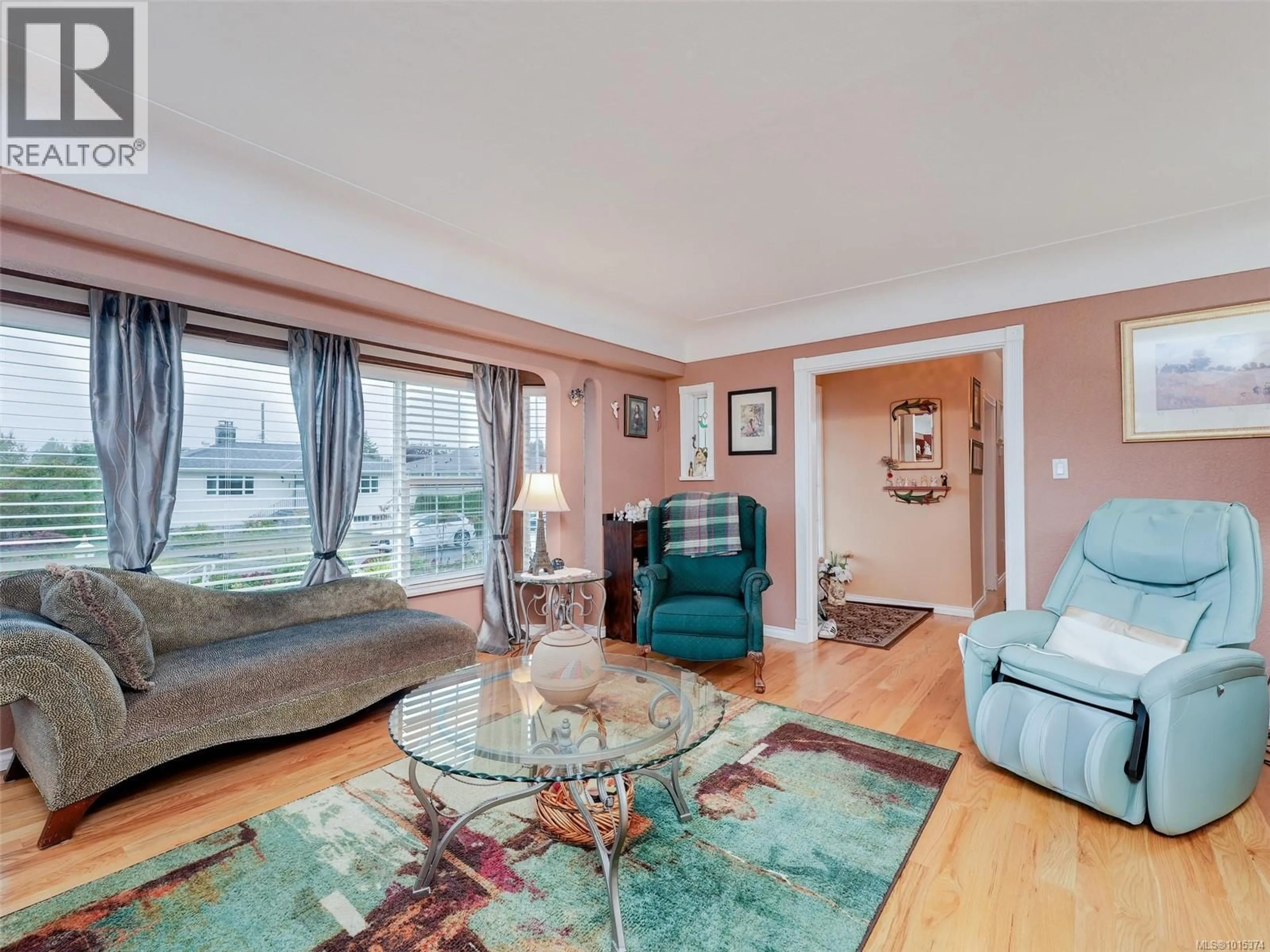 Living room with furniture, wood/laminate floor for 3221 FRECHETTE STREET, Saanich British Columbia V8N4N8