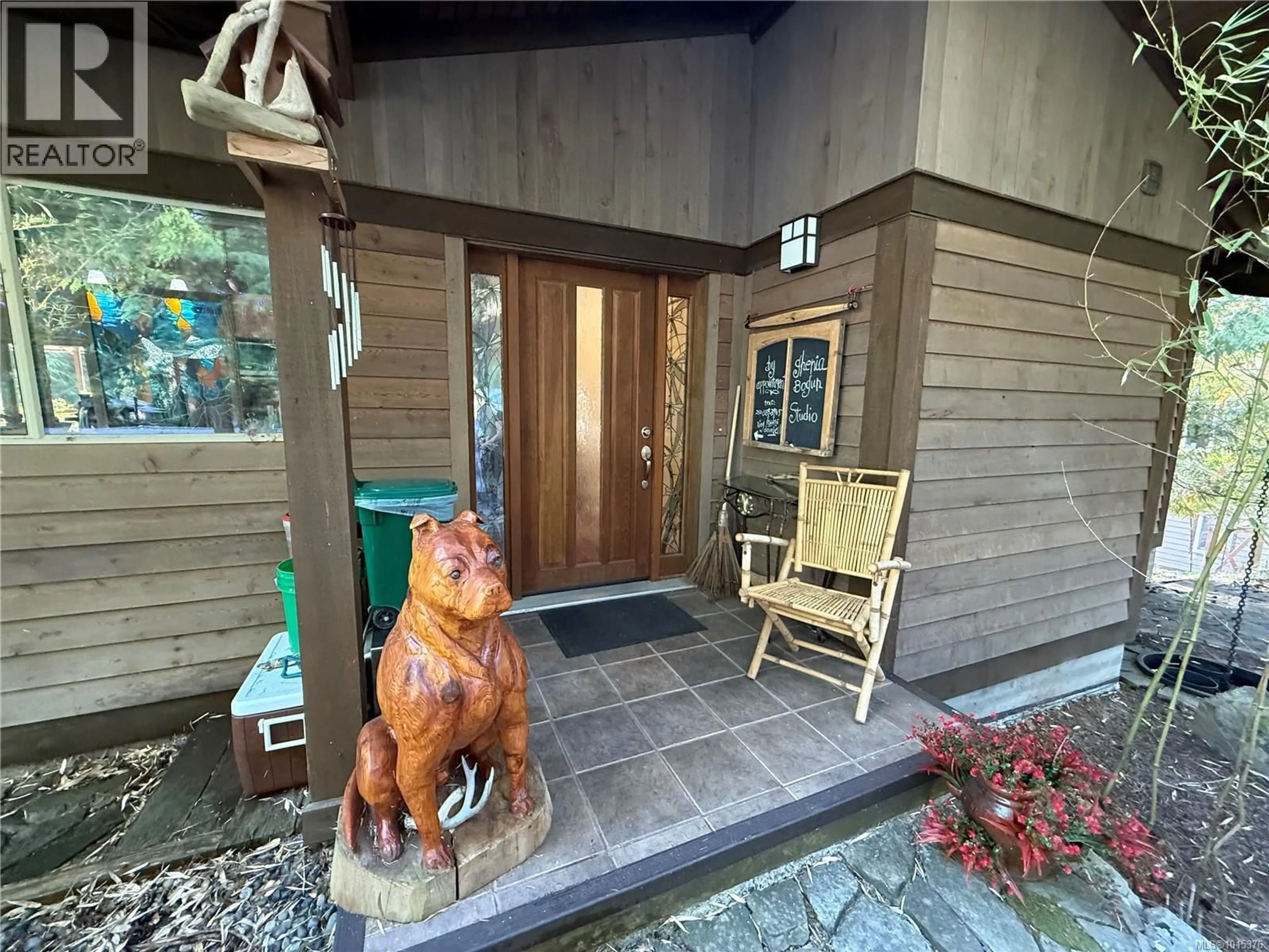 Indoor entryway for 2623 YARDARM ROAD, Pender Island British Columbia V0N2M2