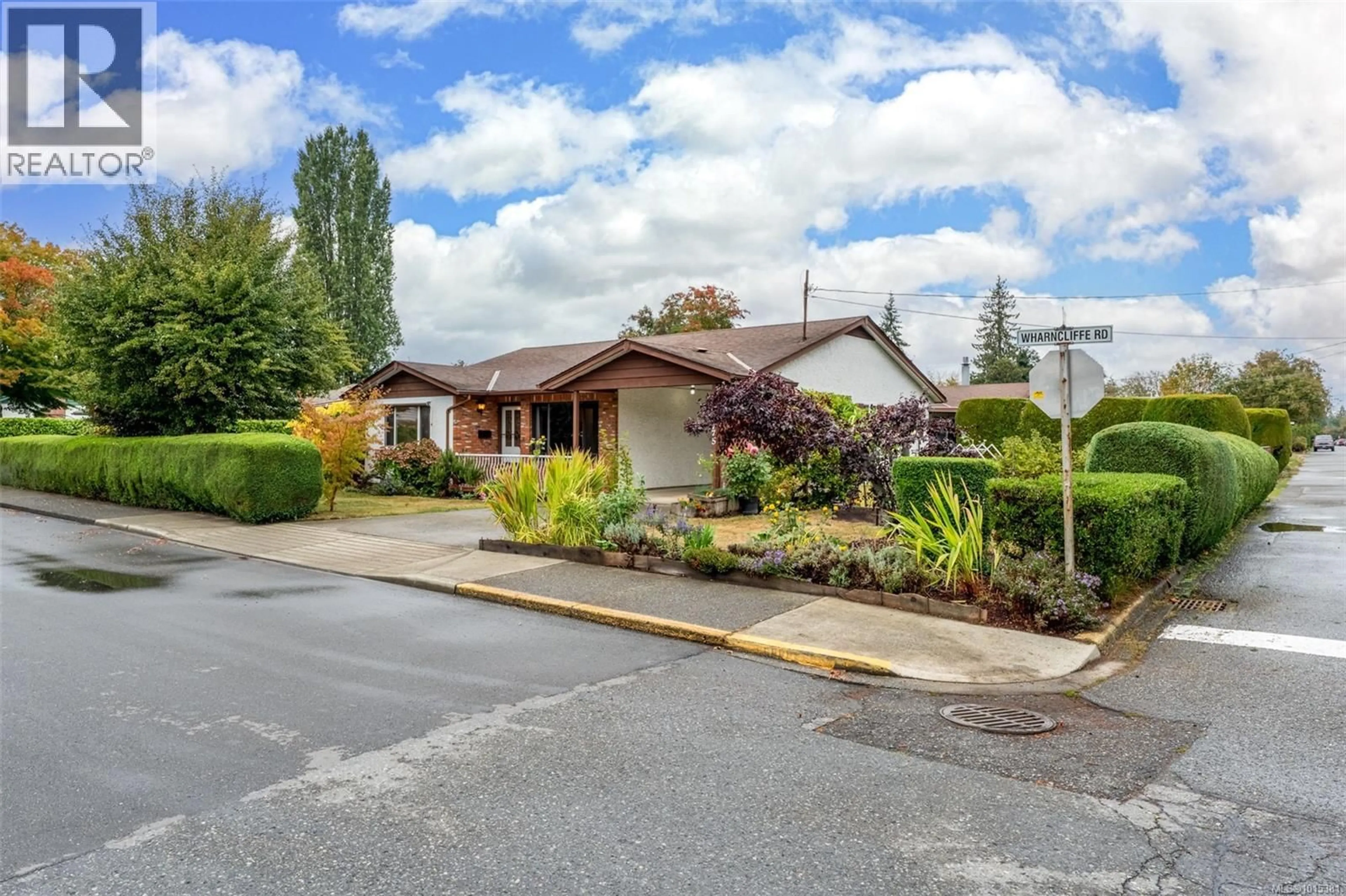 A pic from outside/outdoor area/front of a property/back of a property/a pic from drone, street for 775 WHARNCLIFFE ROAD, Duncan British Columbia V9L2K2