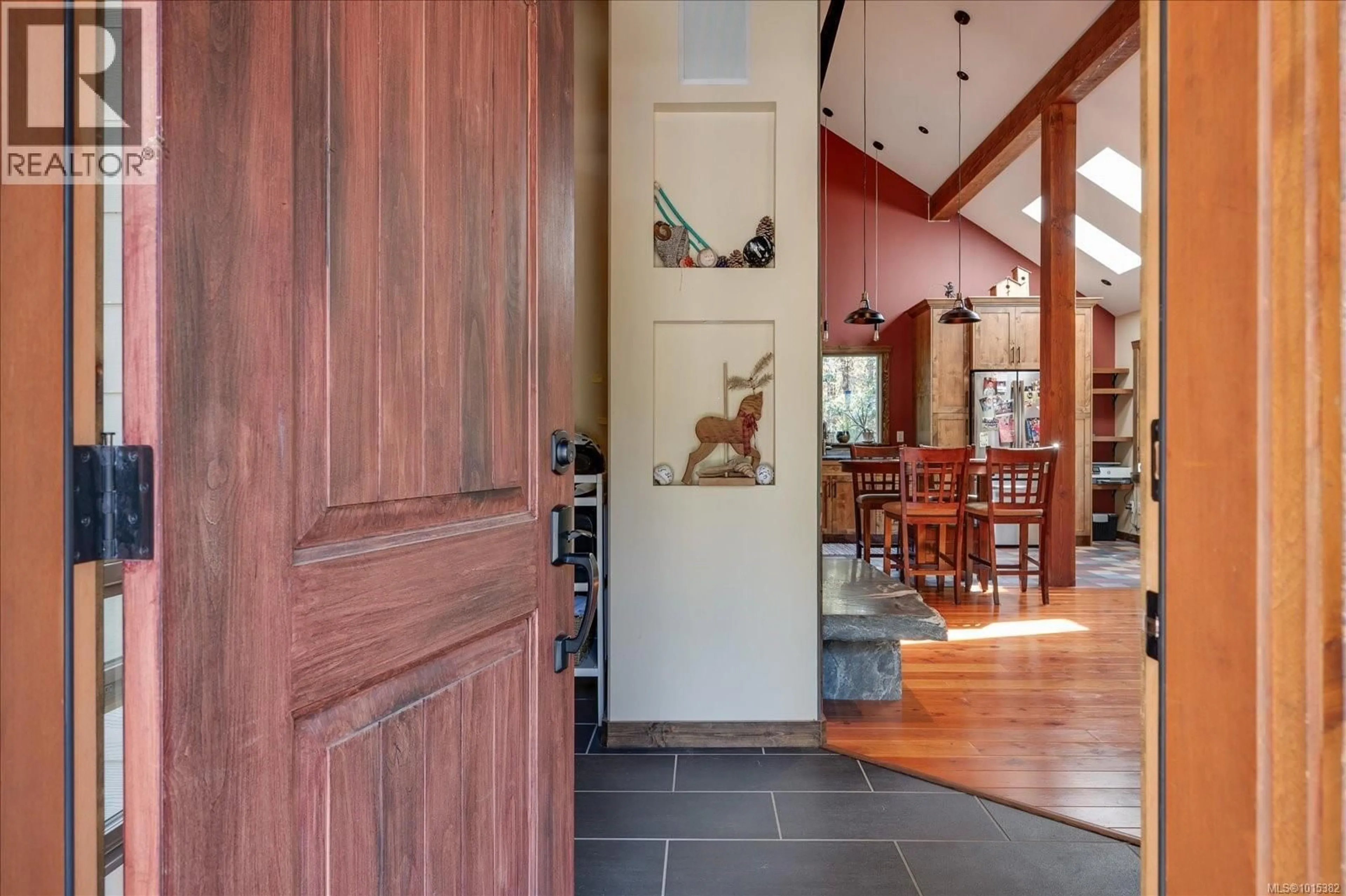 Indoor entryway for 3451/ 3455 JURIET ROAD, Nanaimo British Columbia V9G1C8