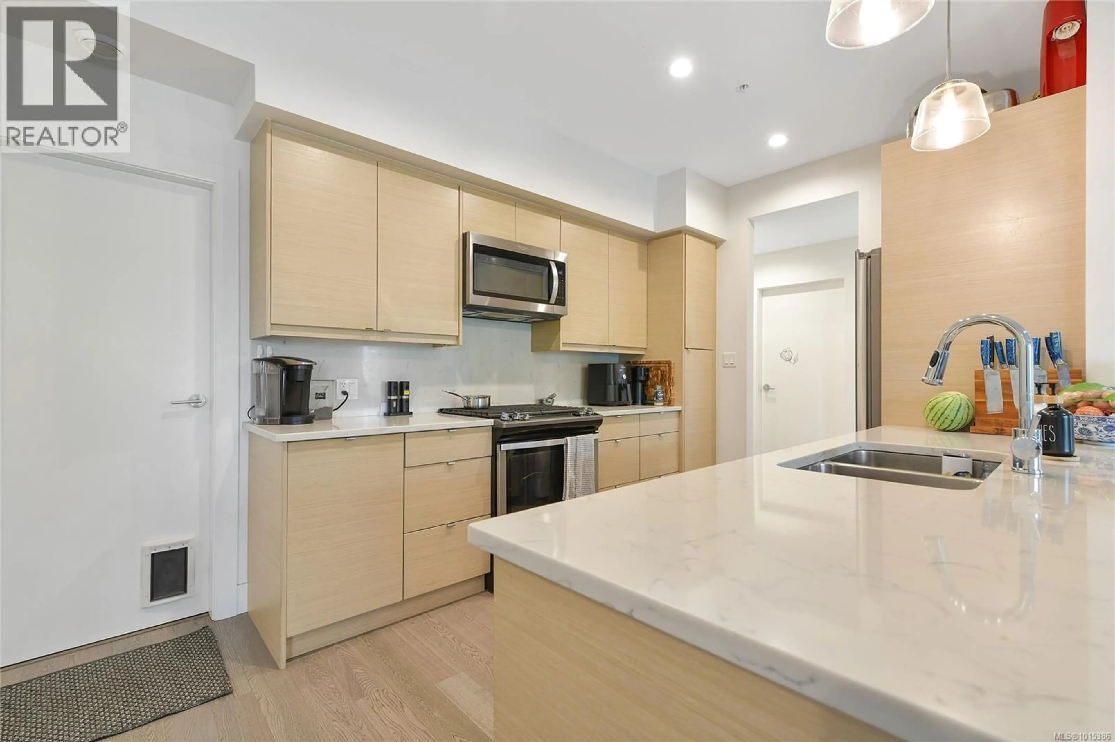 Standard kitchen, unknown for 206 - 10660 MCDONALD PARK ROAD, North Saanich British Columbia V8L5S7
