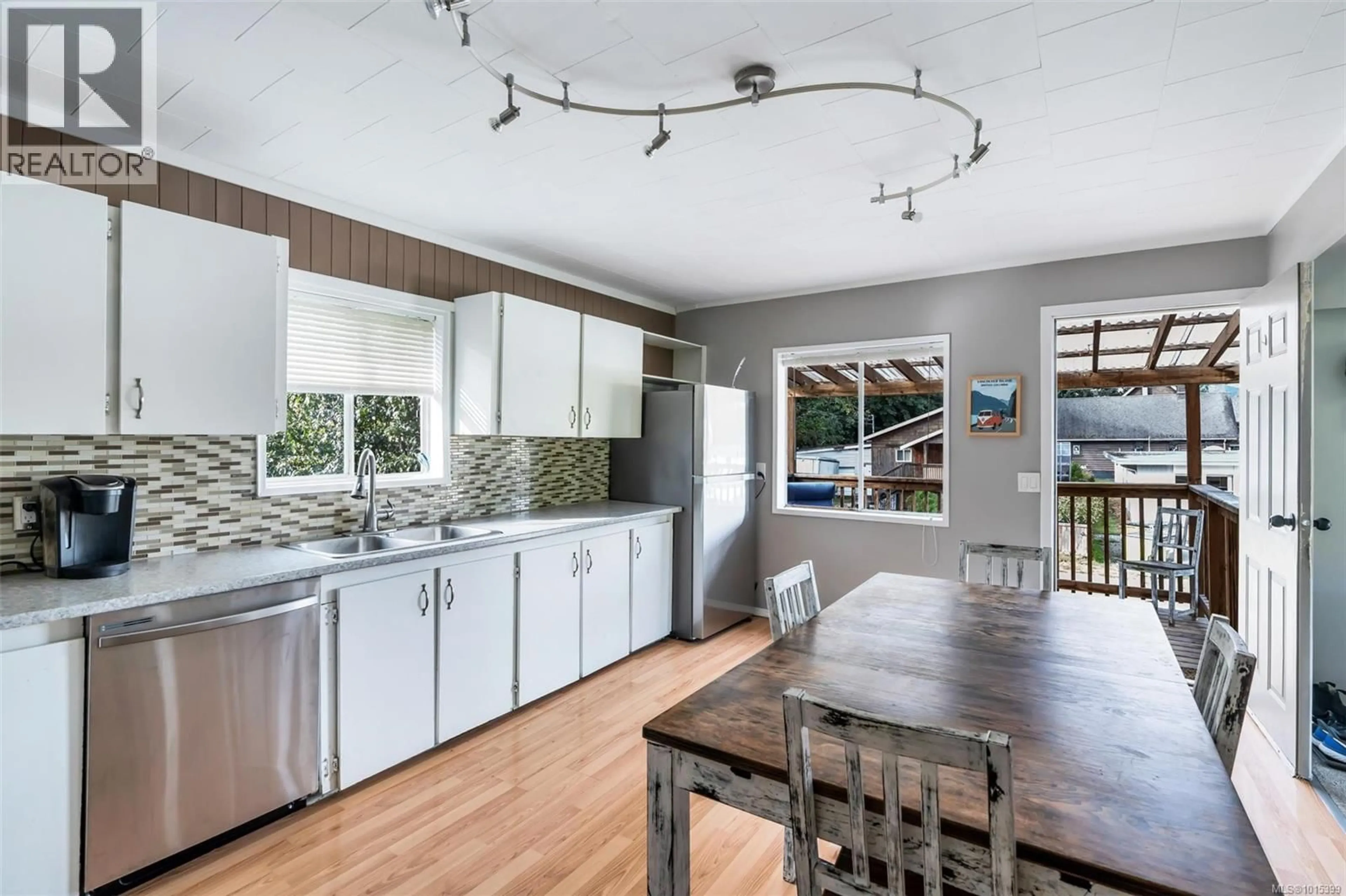 Open concept kitchen, unknown for 38 COWICHAN AVENUE, Lake Cowichan British Columbia V0R2G0