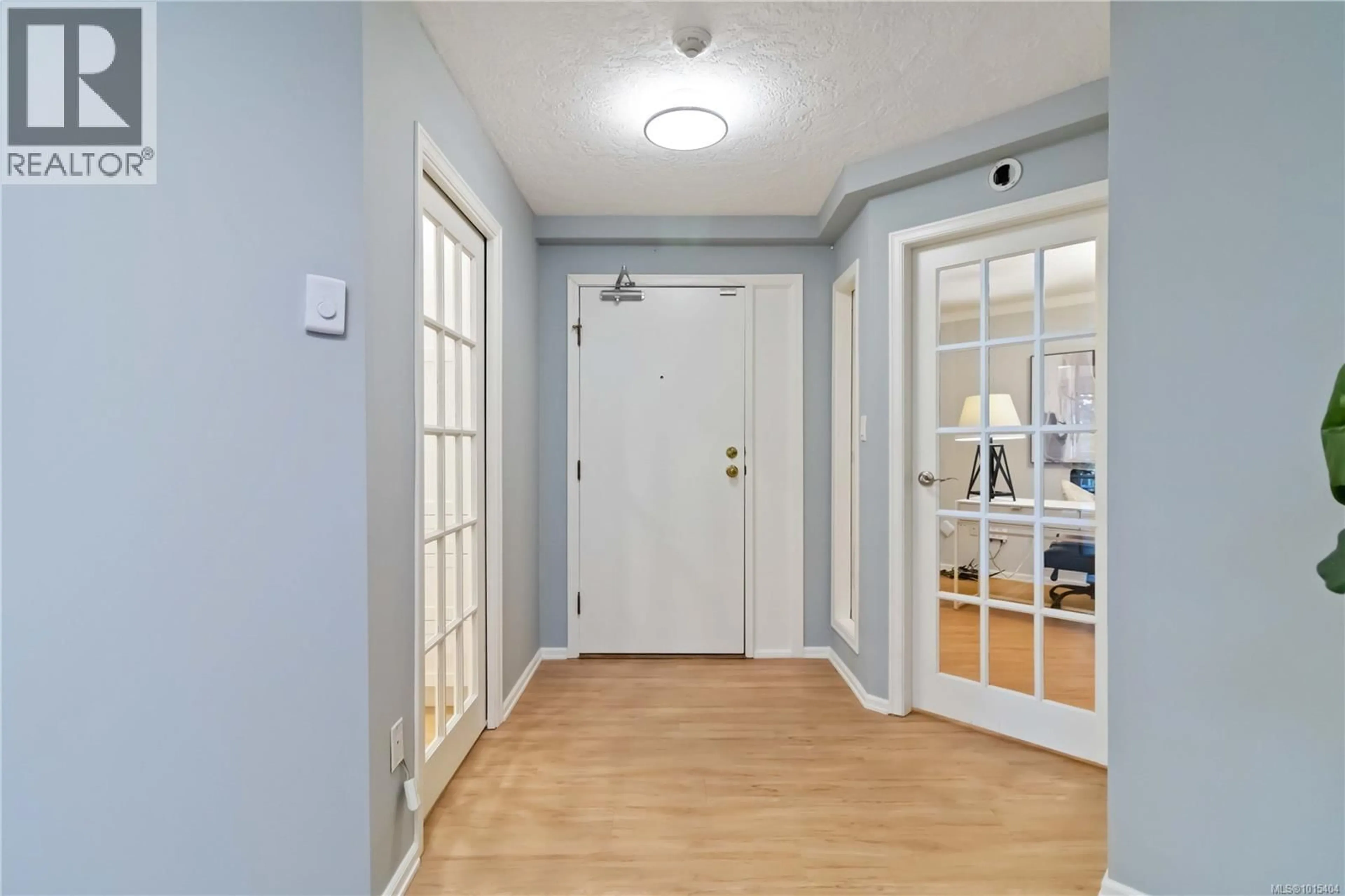 Indoor entryway for 408 - 2119 OAK BAY AVENUE, Oak Bay British Columbia V8R1E8