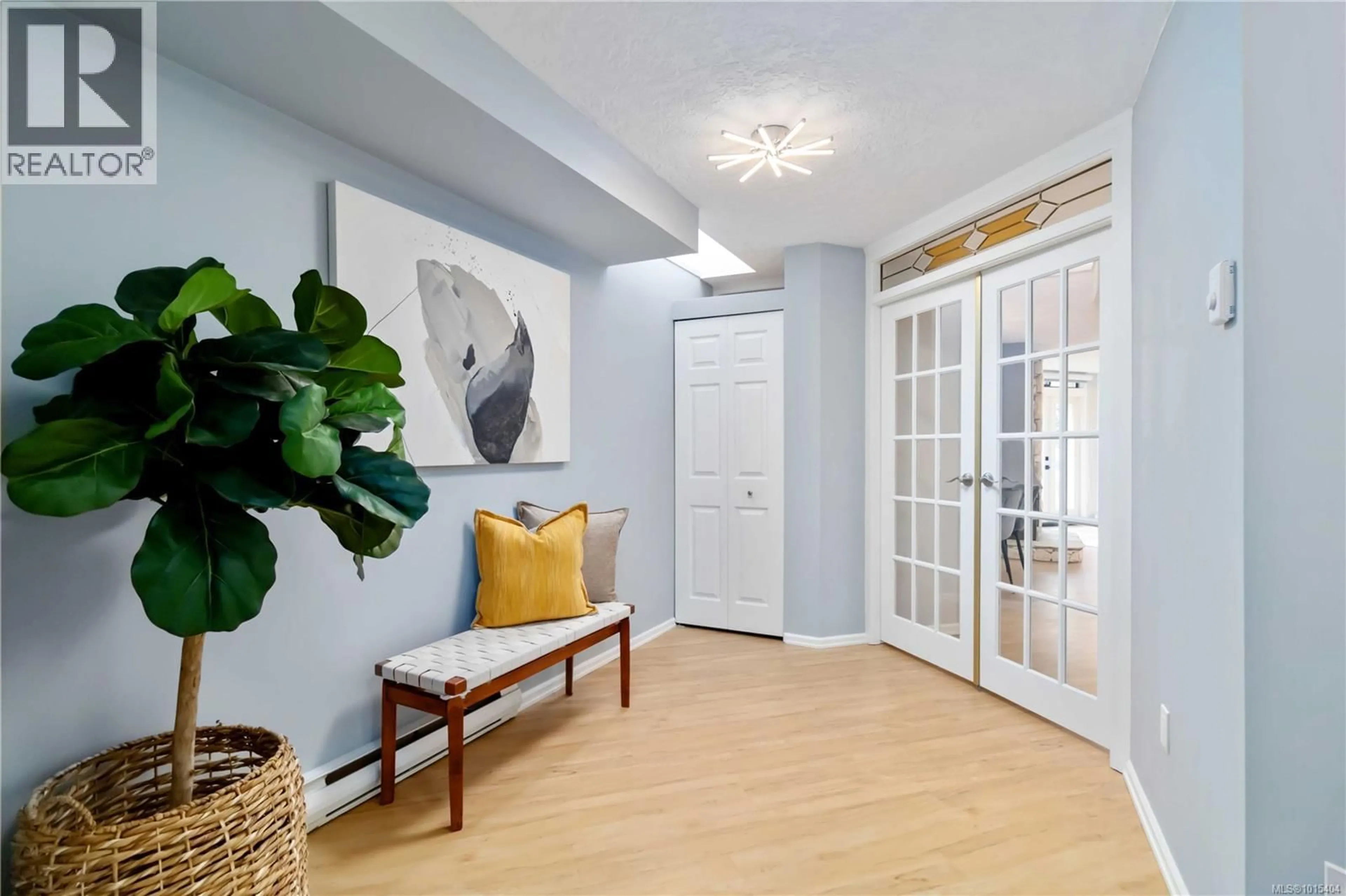 Indoor entryway for 408 - 2119 OAK BAY AVENUE, Oak Bay British Columbia V8R1E8