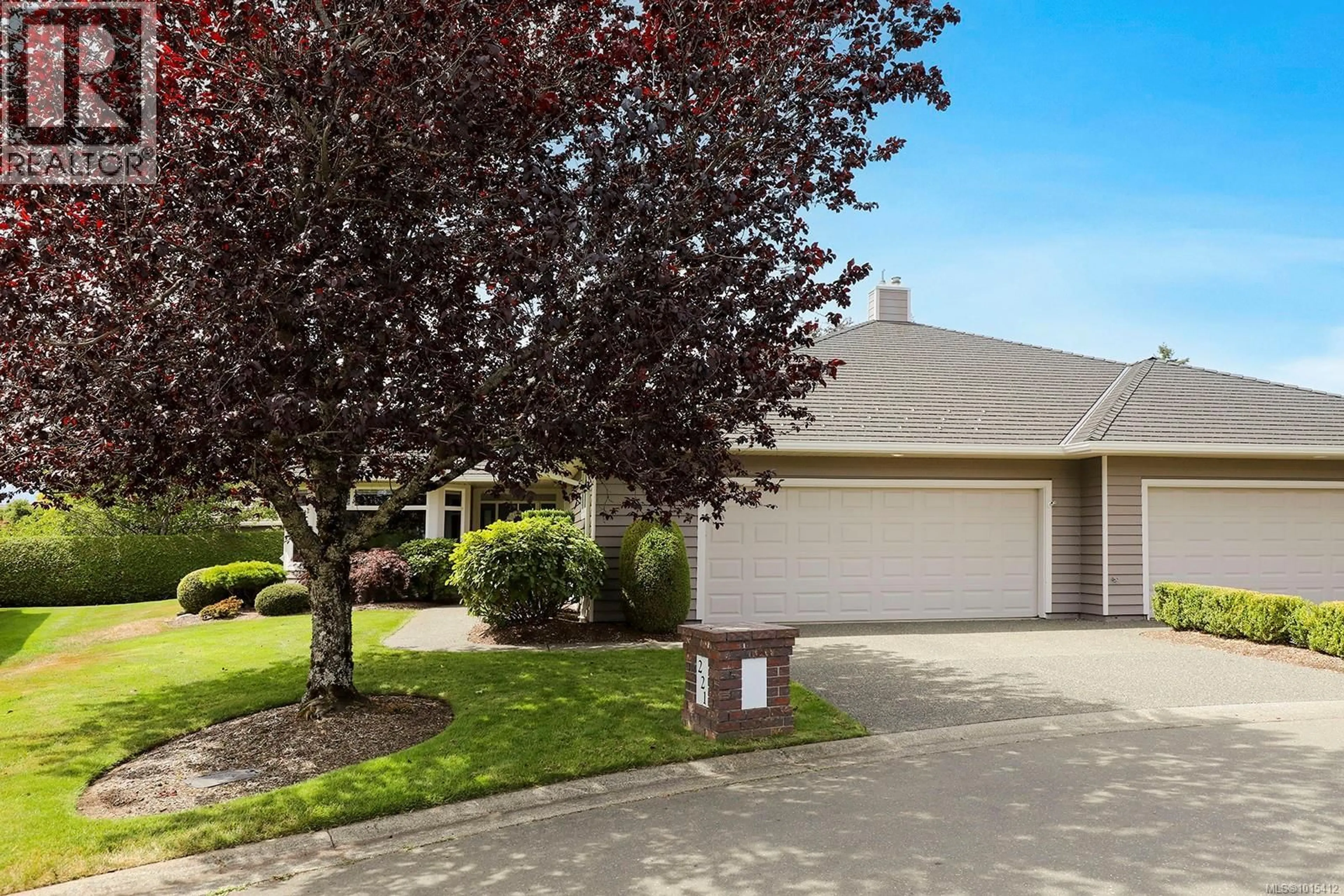 Home with vinyl exterior material, street for 221 - 3399 CROWN ISLE DRIVE, Courtenay British Columbia V9N9X7