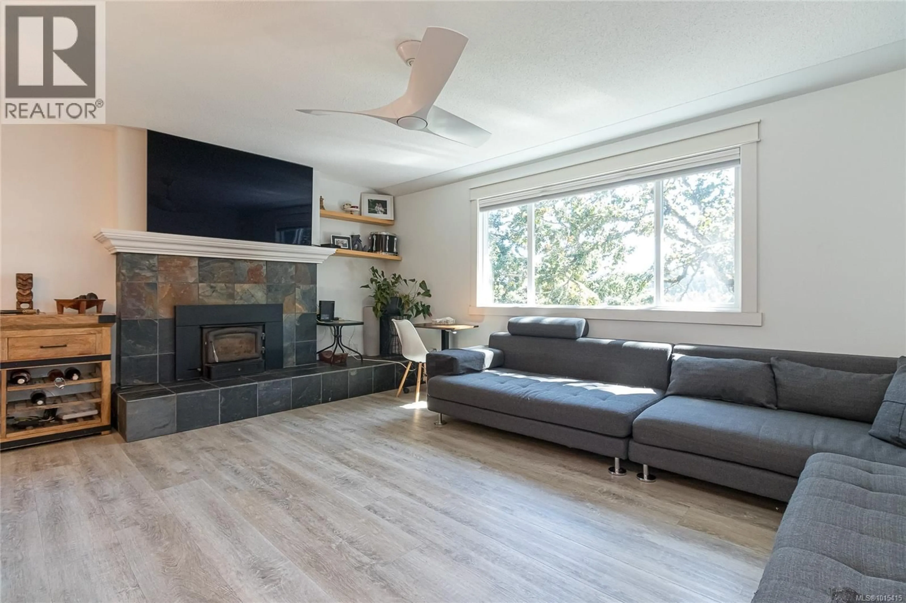 Living room with furniture, wood/laminate floor for 104 DOROTHY LANE, View Royal British Columbia V9B6B5