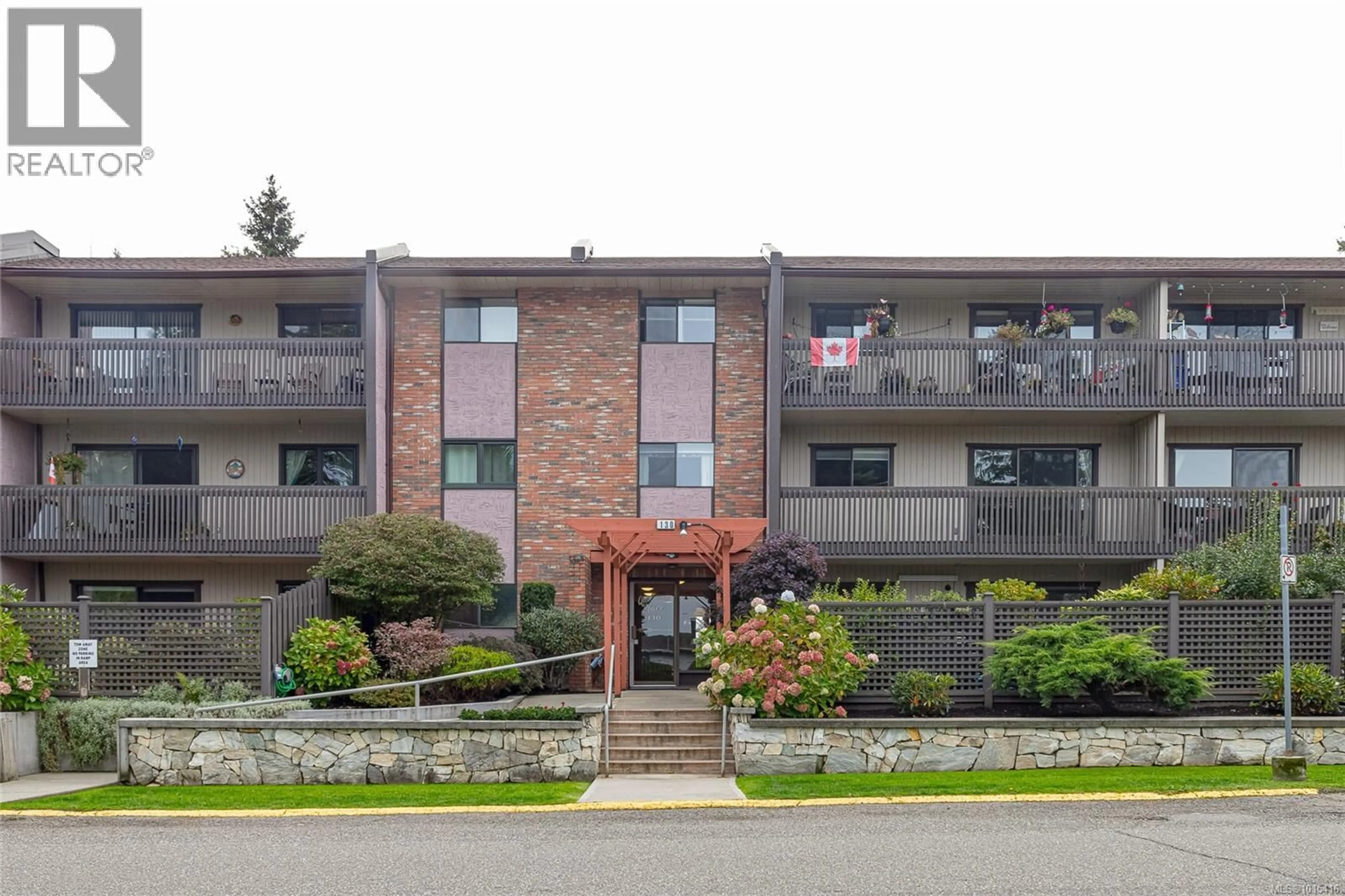 Patio, mountain view for 110 - 130 SUNNINGDALE ROAD EAST, Qualicum Beach British Columbia V9K1P6