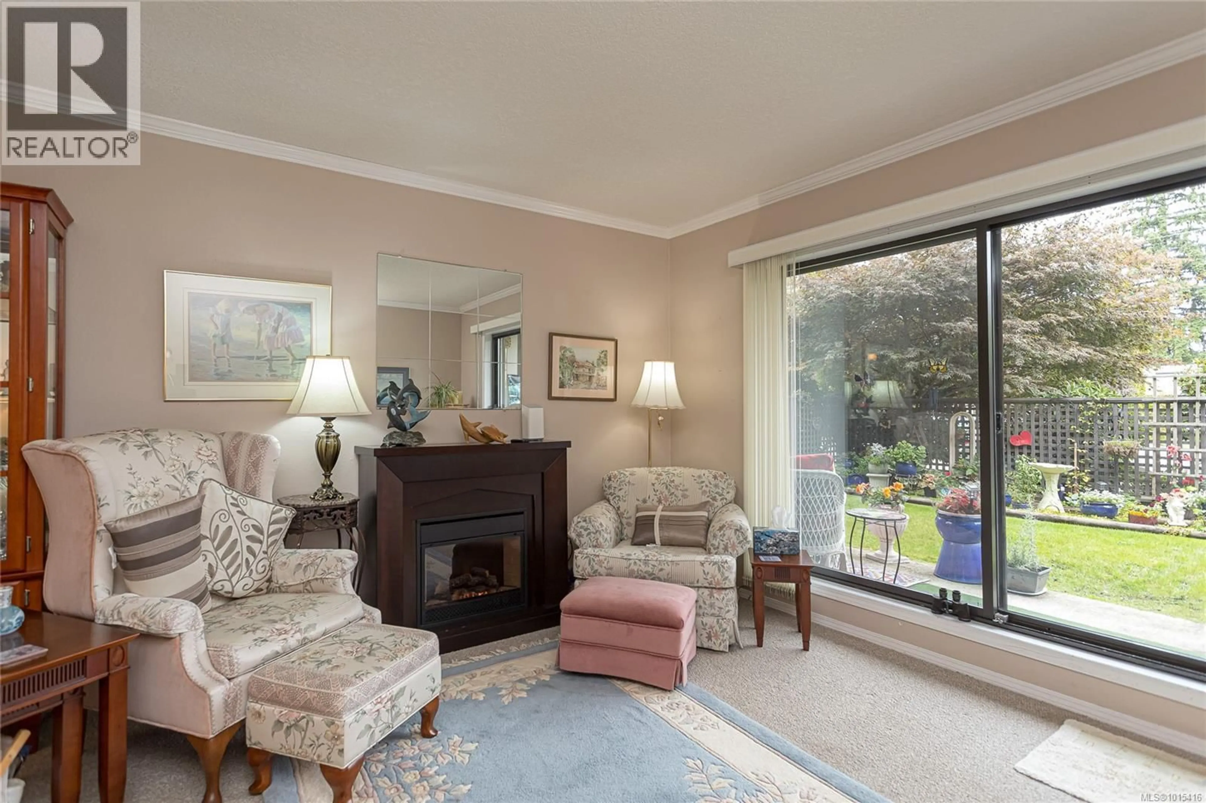 Living room with furniture, carpet floor for 110 - 130 SUNNINGDALE ROAD EAST, Qualicum Beach British Columbia V9K1P6