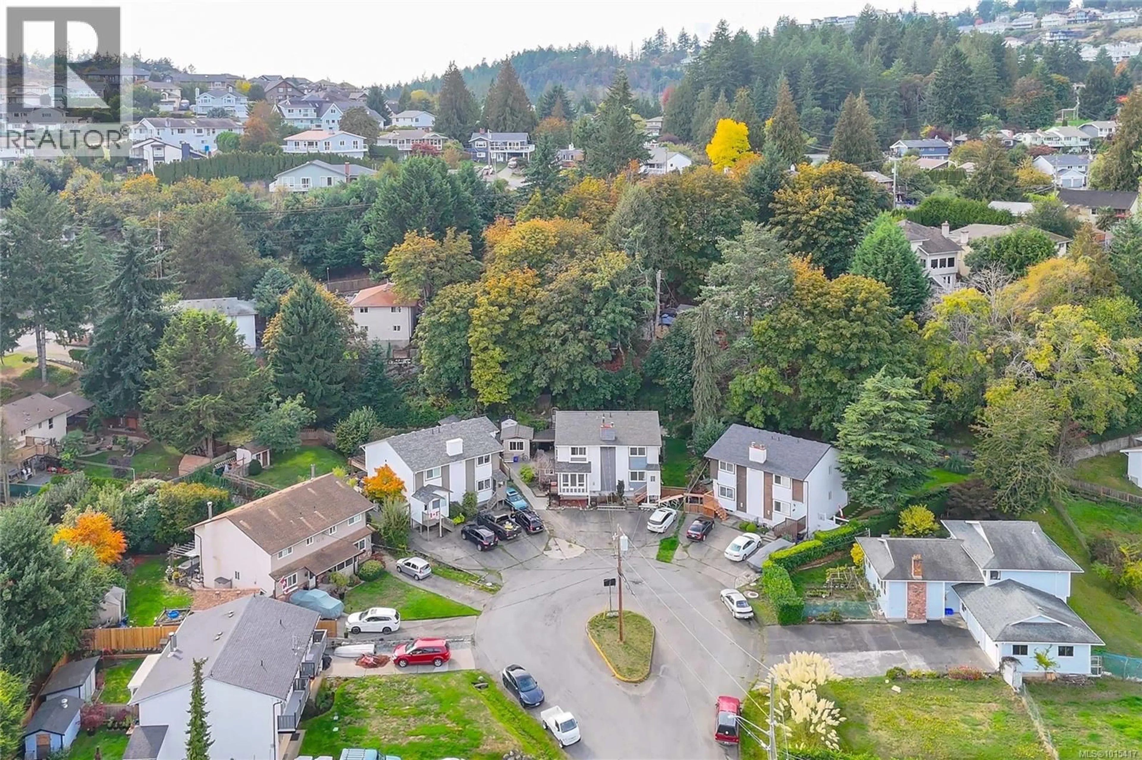 A pic from outside/outdoor area/front of a property/back of a property/a pic from drone, street for 552 STRATHDEE PLACE, Colwood British Columbia V9C2R6