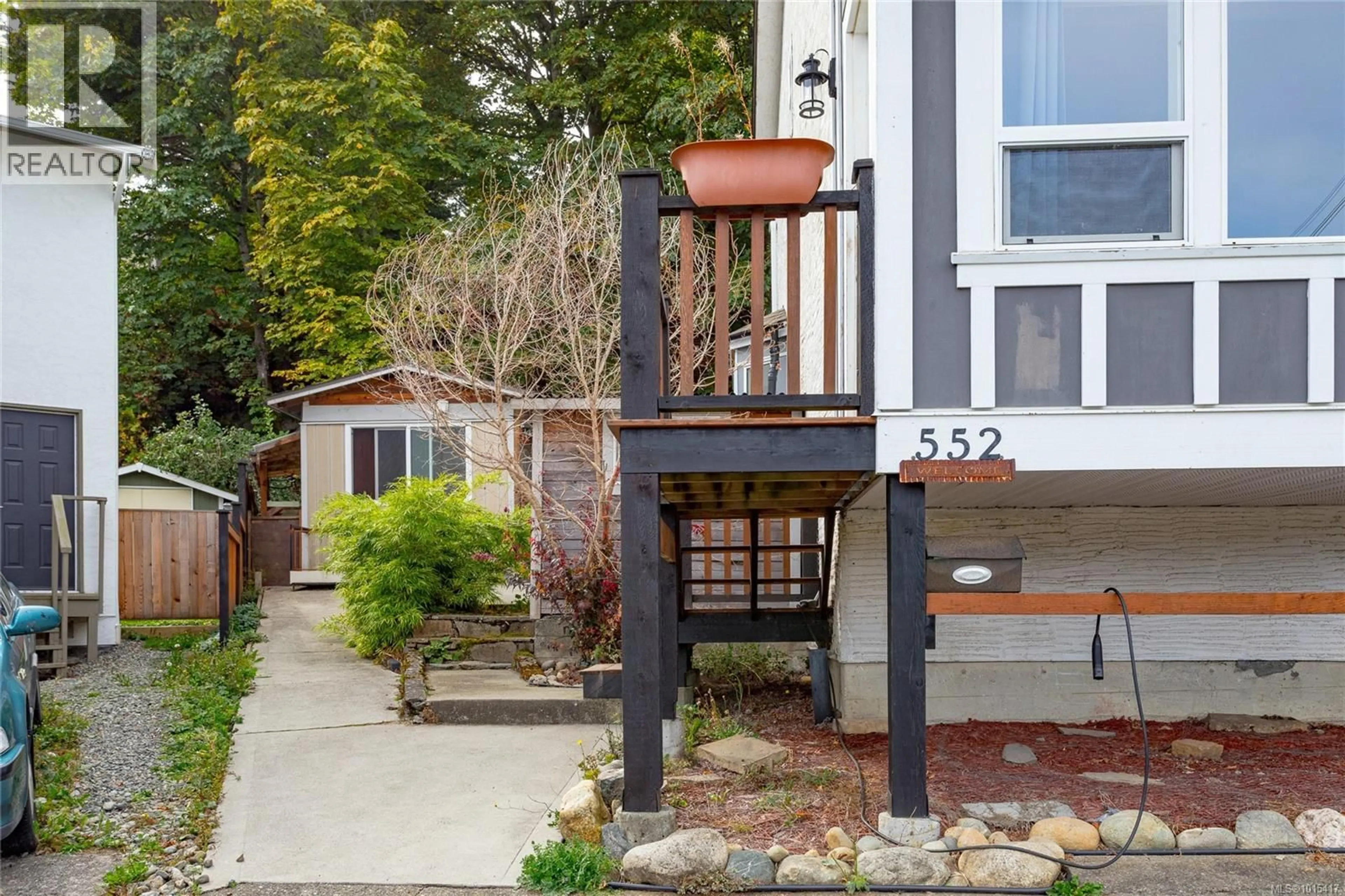 Patio, street for 552 STRATHDEE PLACE, Colwood British Columbia V9C2R6