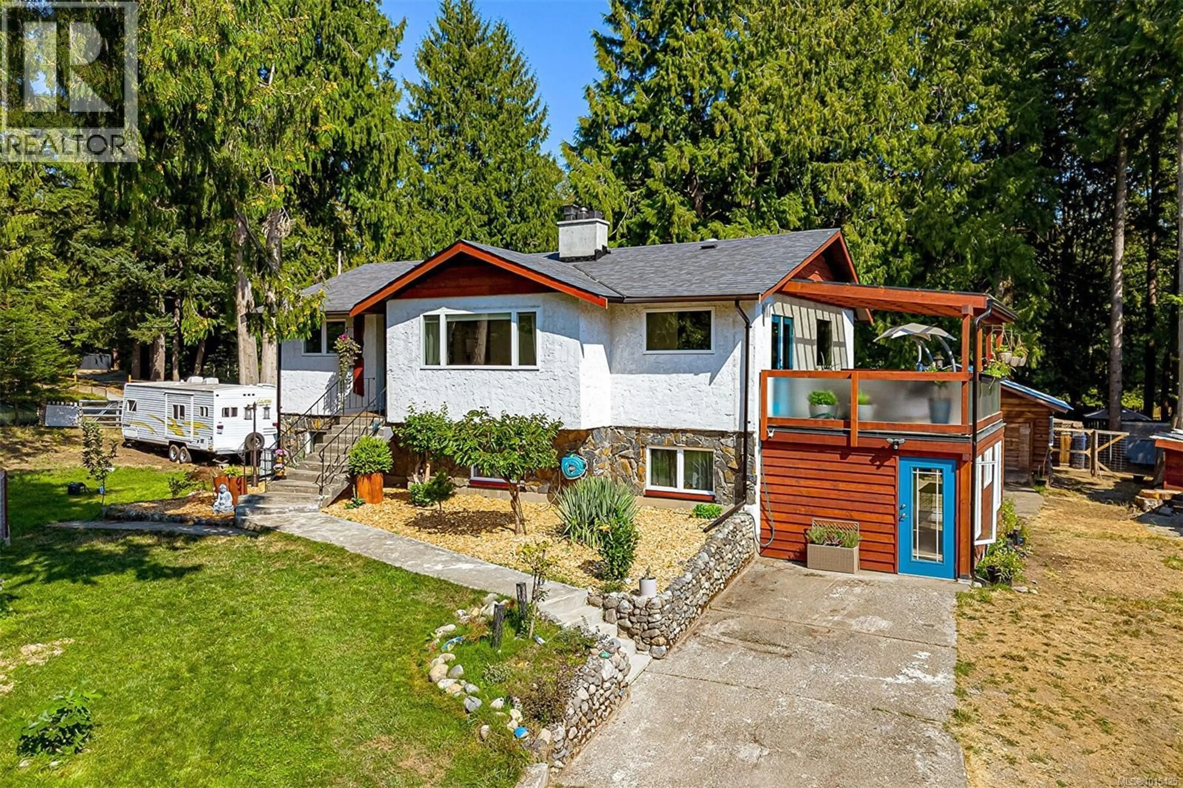 A pic from outside/outdoor area/front of a property/back of a property/a pic from drone, street for 1034 COWERD ROAD, Cobble Hill British Columbia V8H0G9