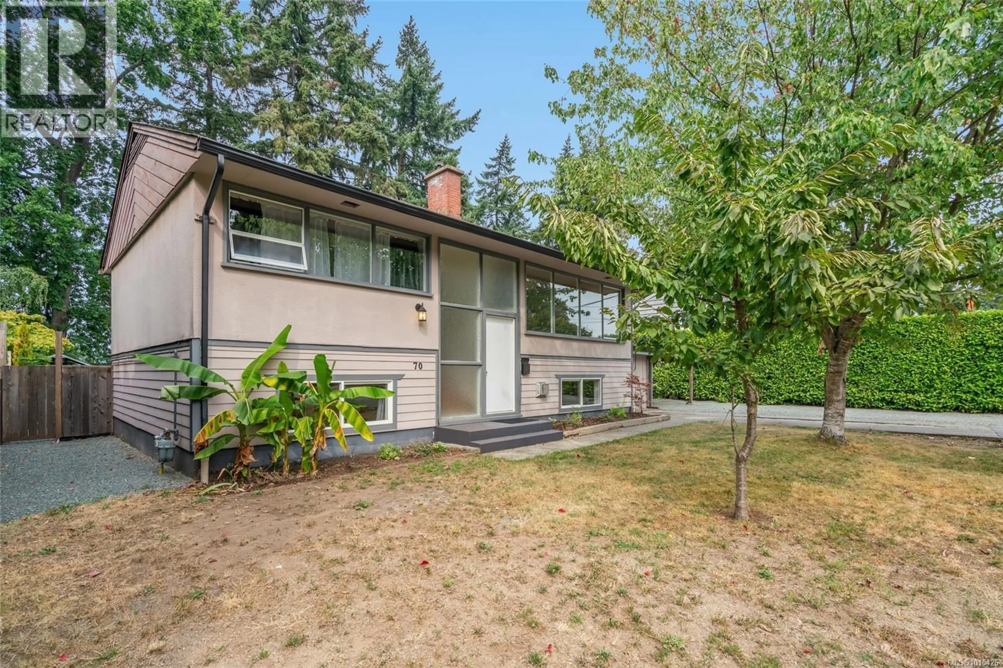 Home with vinyl exterior material, street for 70 GIGGLESWICK PLACE, Nanaimo British Columbia V9S2V8