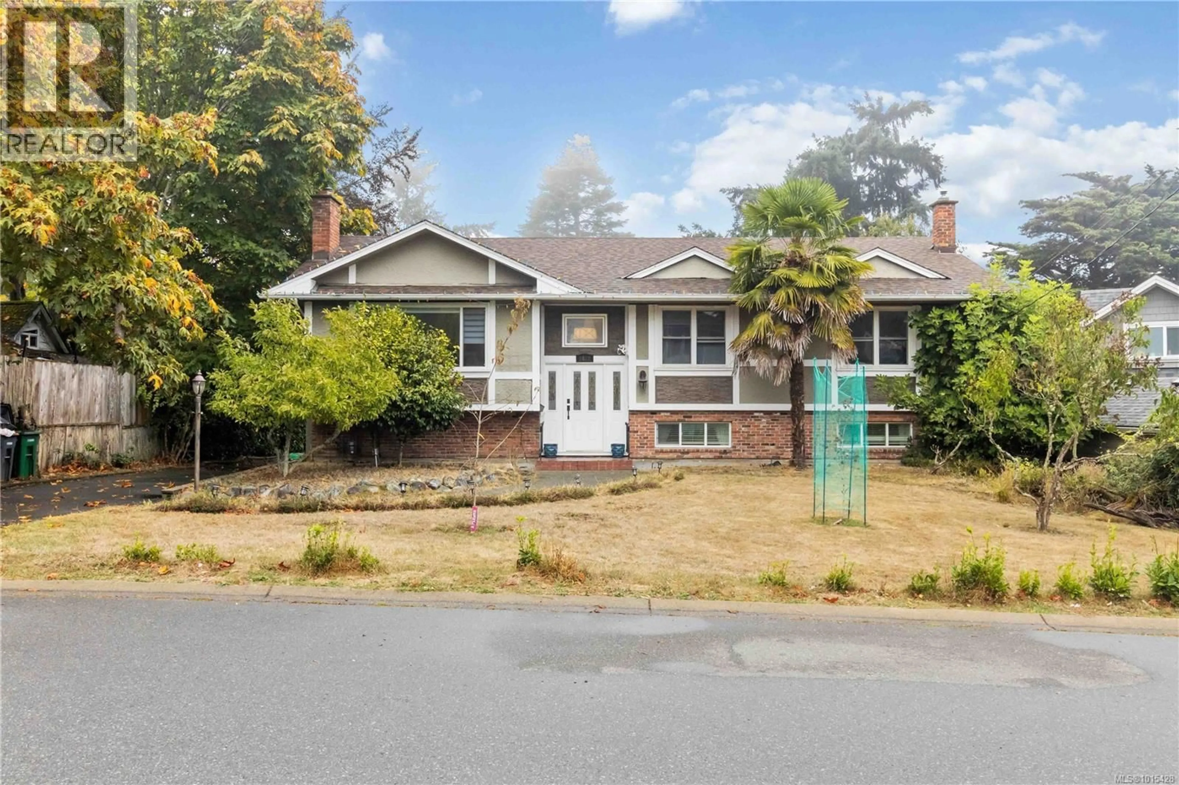 Home with vinyl exterior material, street for 1812 EL SERENO DRIVE, Saanich British Columbia V8N2S4