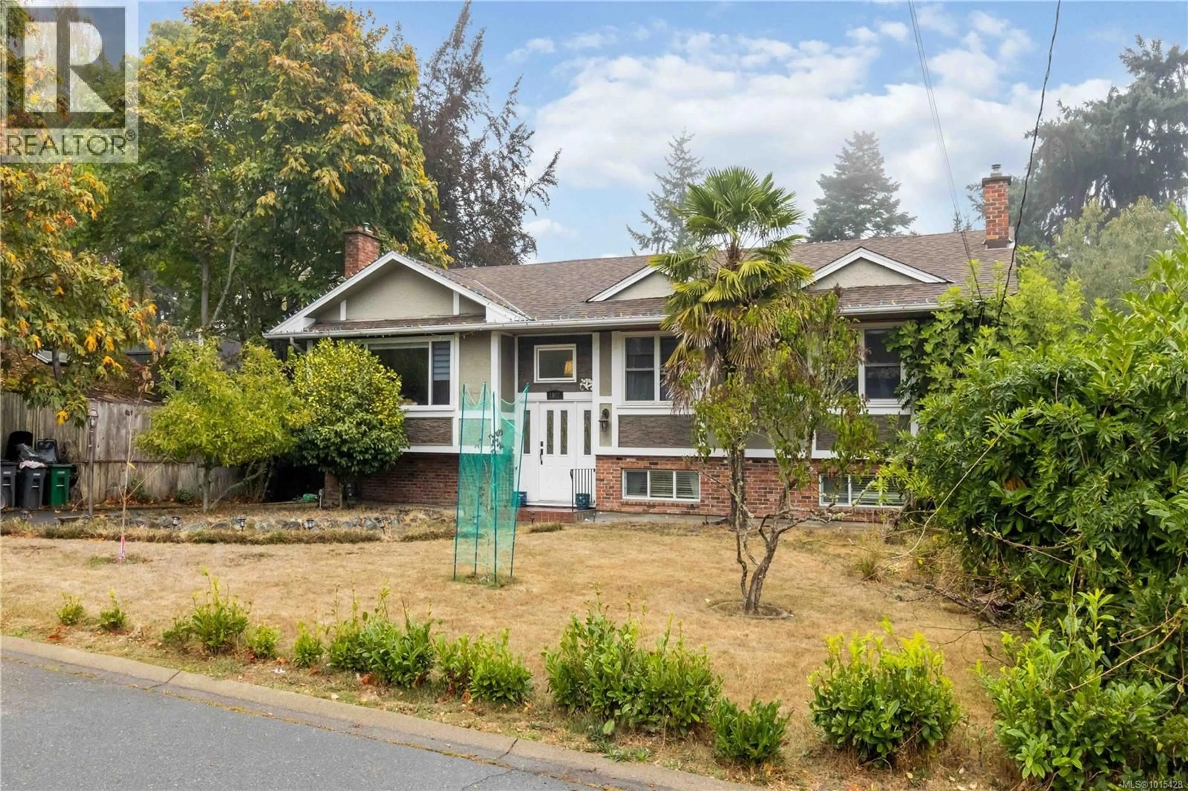 Home with vinyl exterior material, street for 1812 EL SERENO DRIVE, Saanich British Columbia V8N2S4