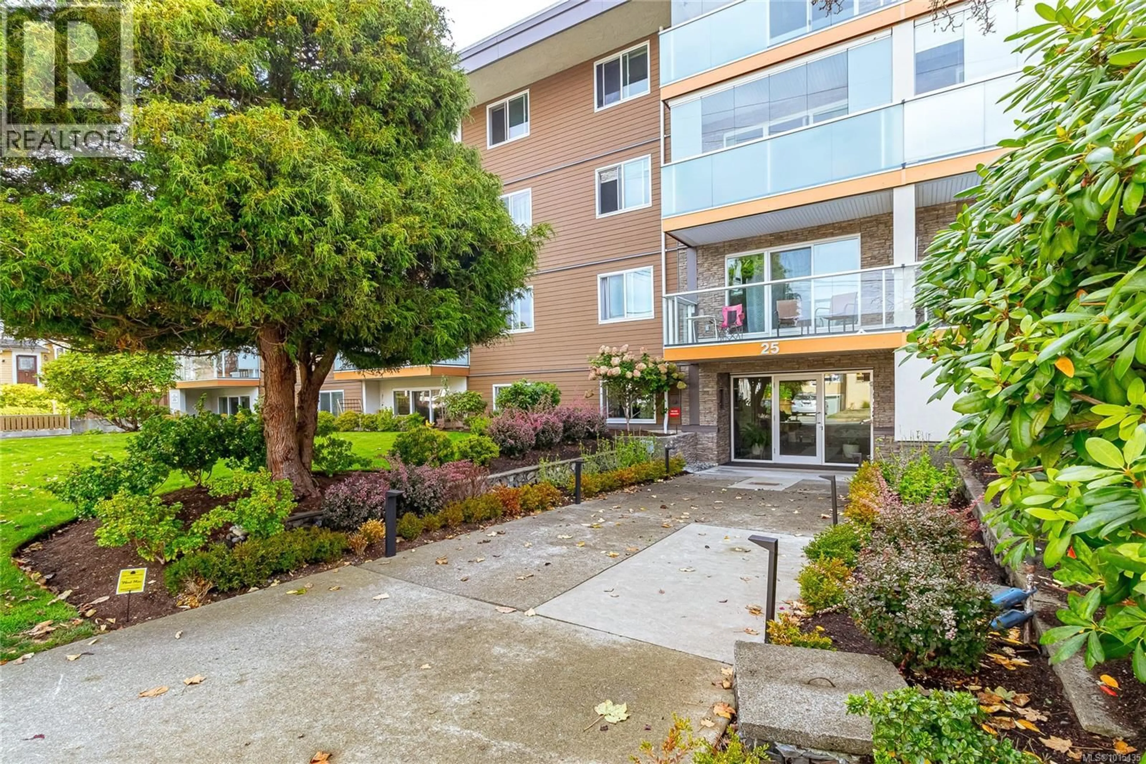 Patio, street for 312 - 25 GOVERNMENT STREET, Victoria British Columbia V8V2K4