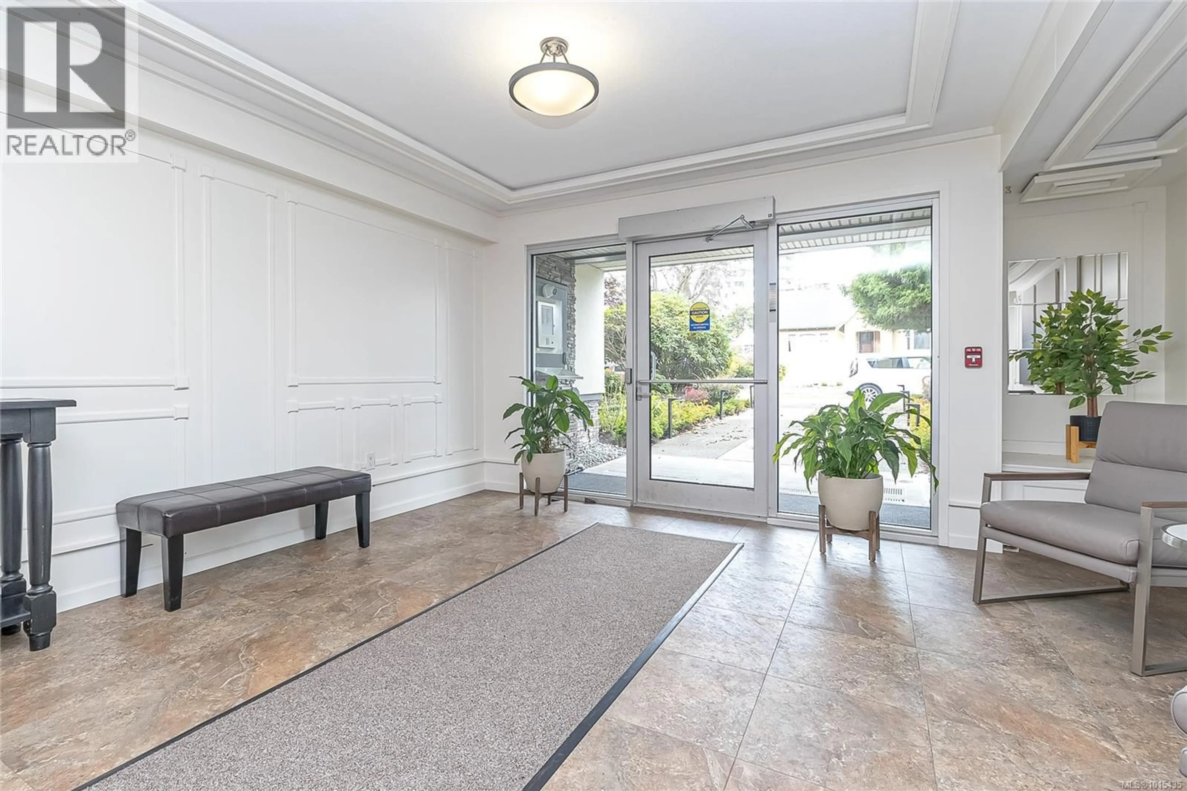 Indoor foyer for 312 - 25 GOVERNMENT STREET, Victoria British Columbia V8V2K4