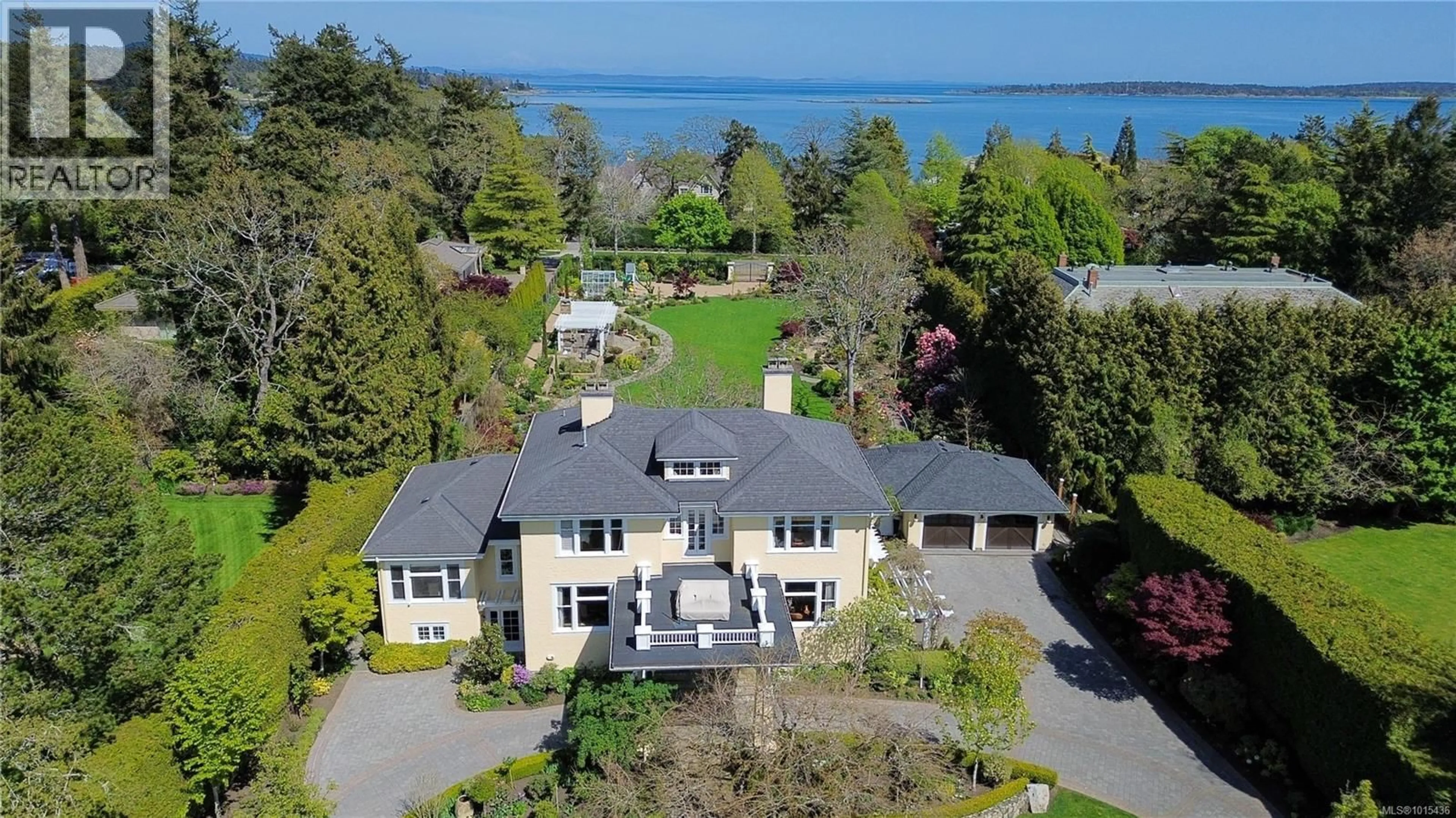 A pic from outside/outdoor area/front of a property/back of a property/a pic from drone, water/lake/river/ocean view for 2970 RUTLAND ROAD, Oak Bay British Columbia V8R3R6